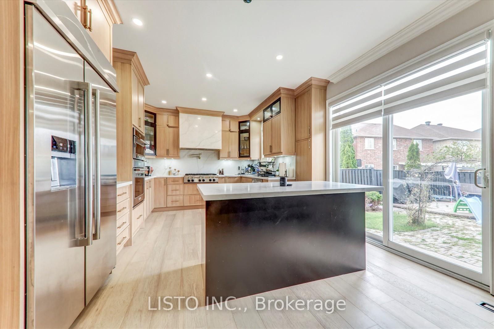 Photo 16 of 65 Warbler Circle, Scarborough, Rouge — HOMEH