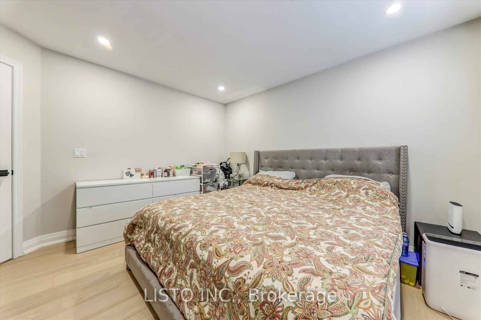 Photo 30 of 65 Warbler Circle, Scarborough, Rouge — HOMEH