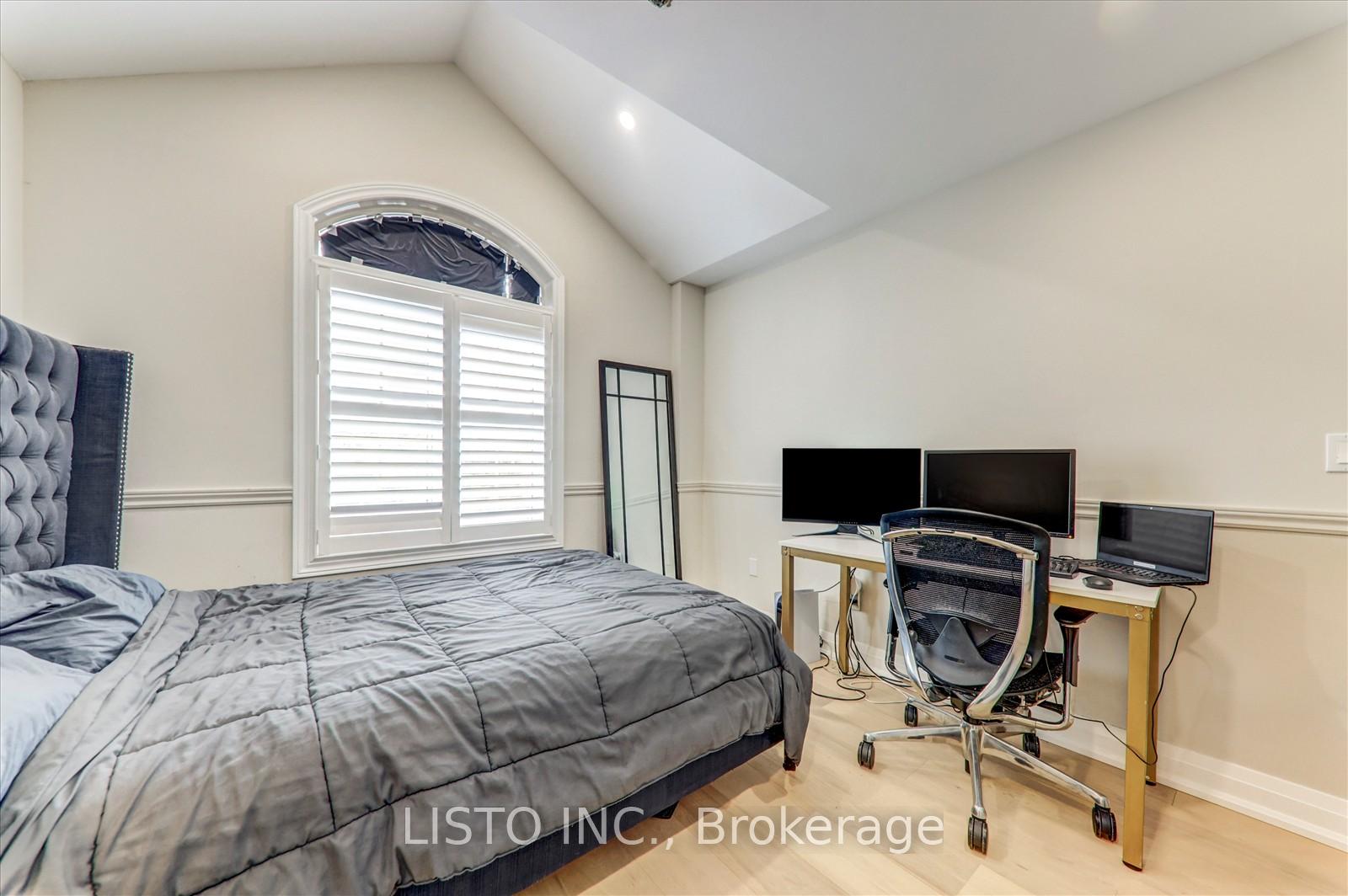 Photo 32 of 65 Warbler Circle, Scarborough, Rouge — HOMEH