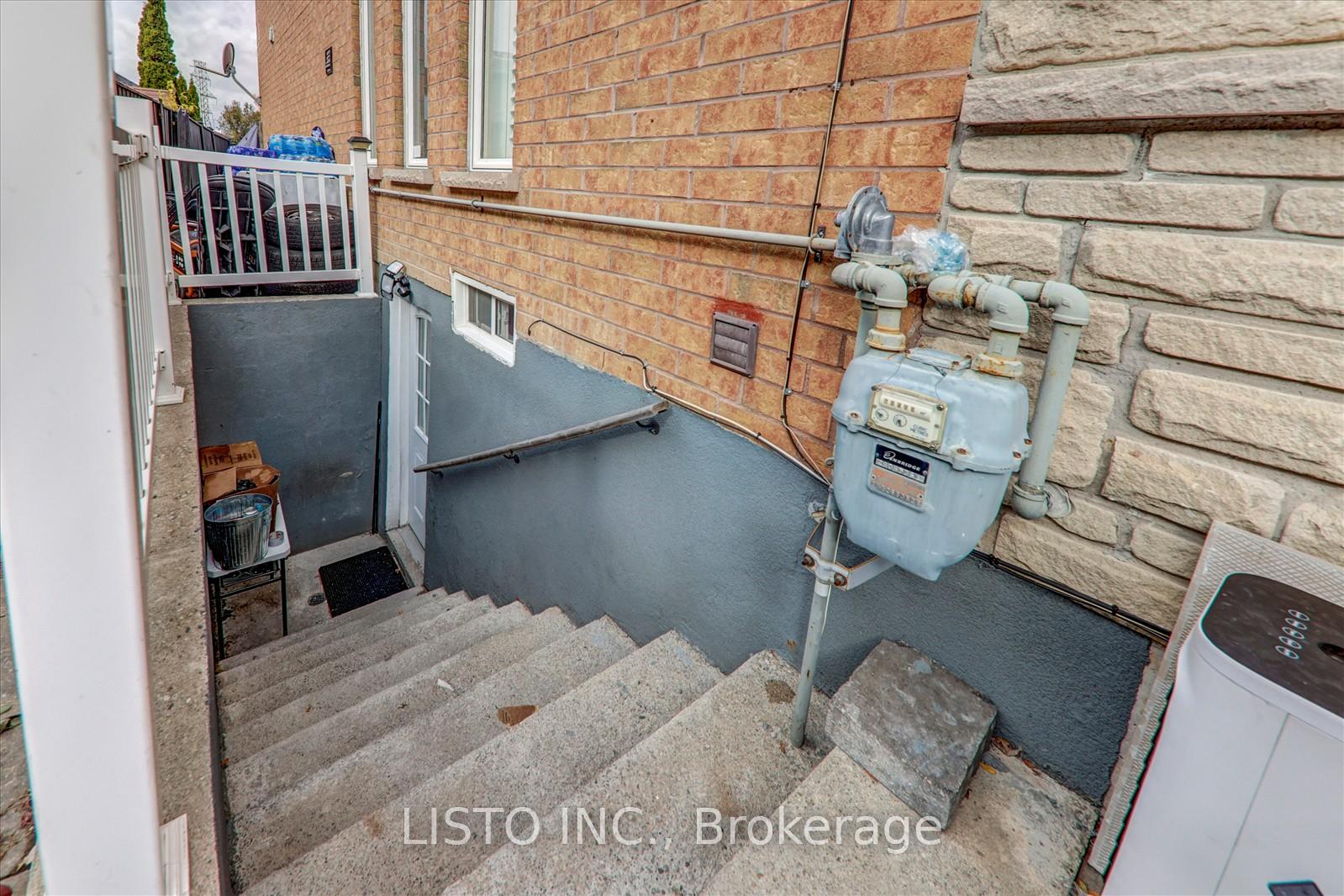 Photo 34 of 65 Warbler Circle, Scarborough, Rouge — HOMEH