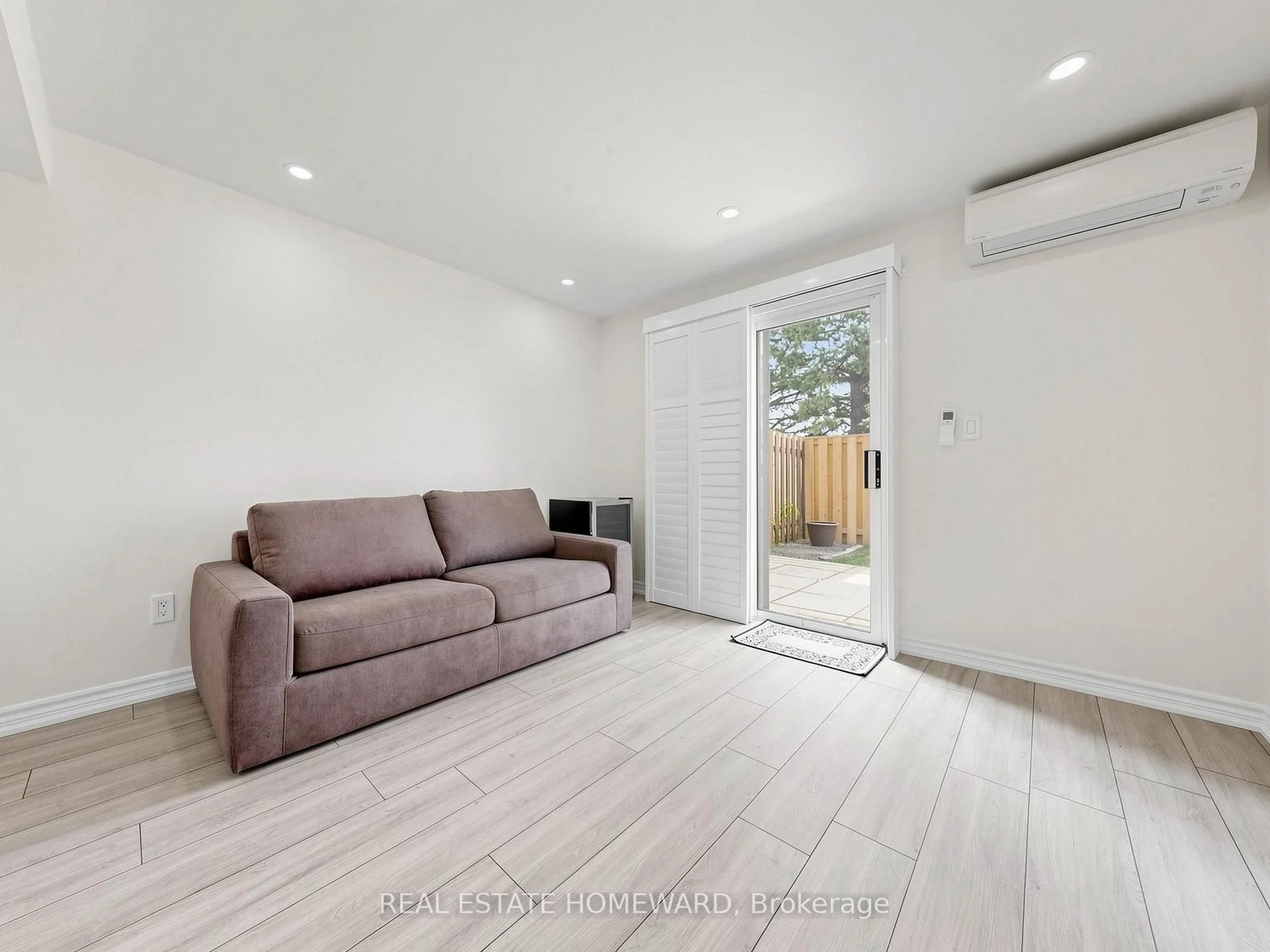 Photo 9 of Unit 10, 765 Oklahoma Drive, Pickering, West Shore — HOMEH