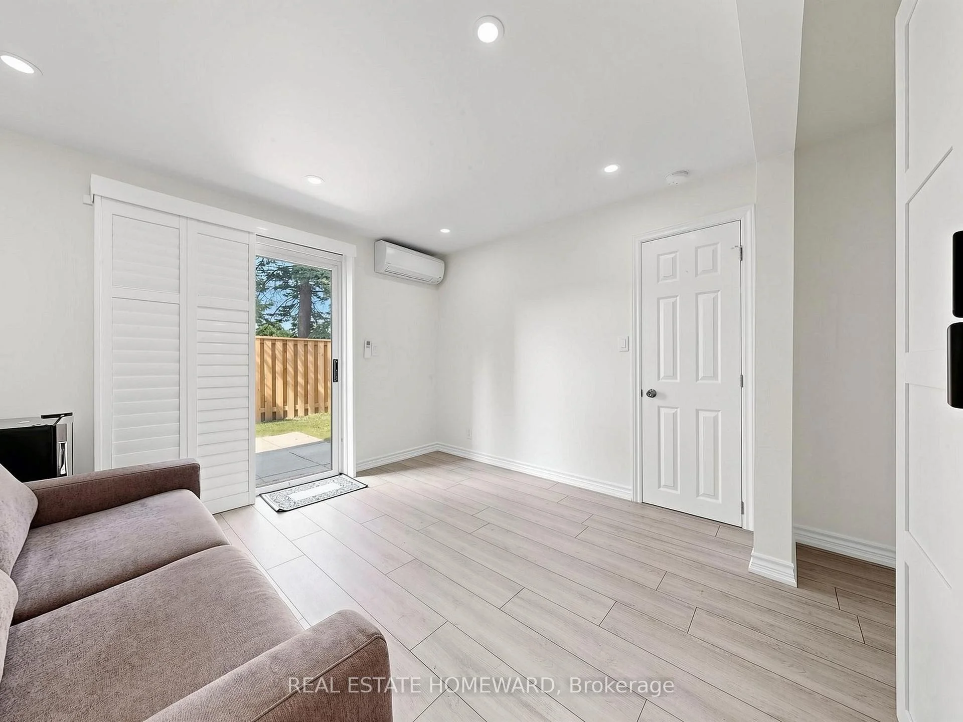 Photo 11 of Unit 10, 765 Oklahoma Drive, Pickering, West Shore — HOMEH