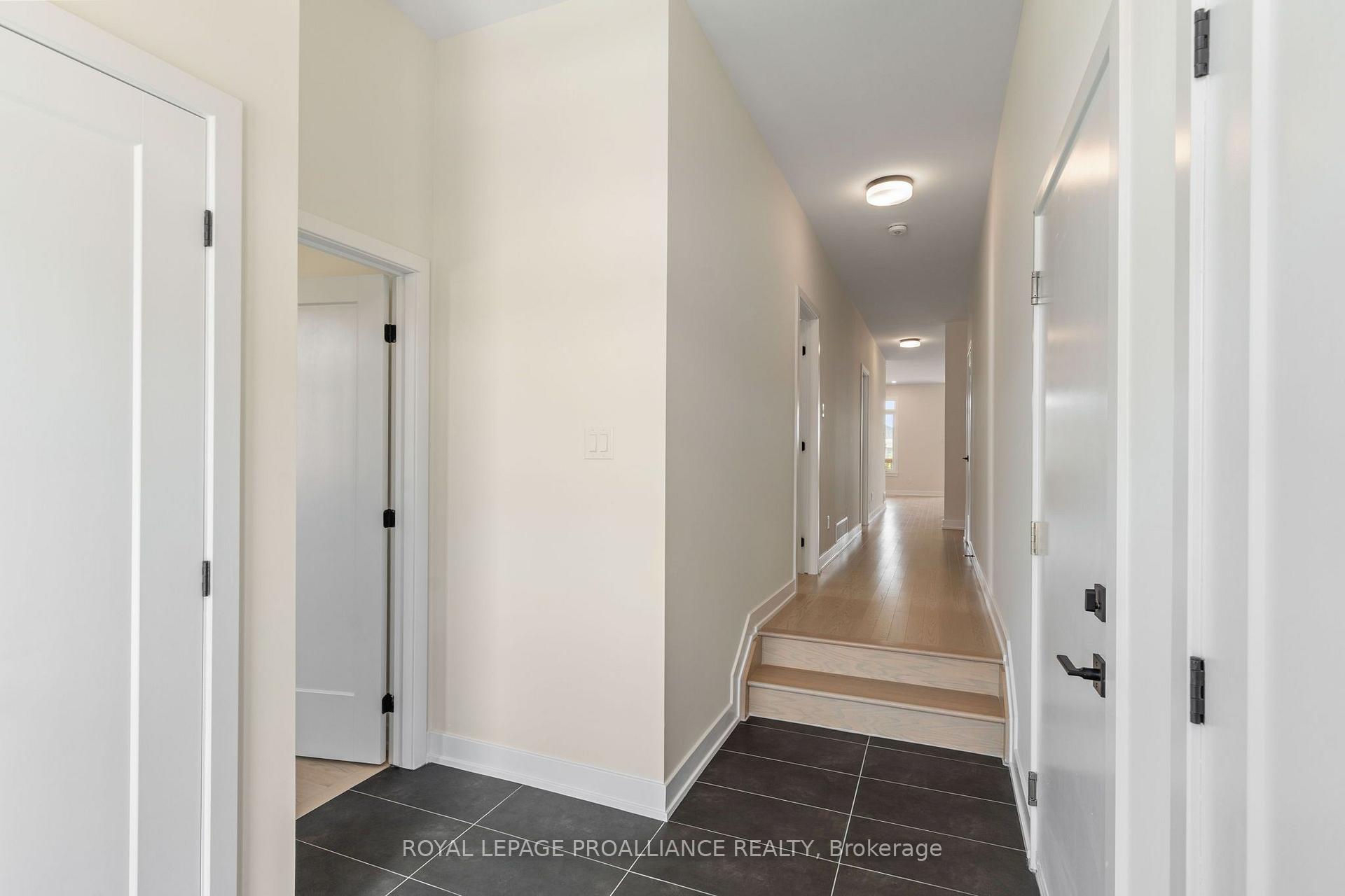Photo 5 of 1043 Moore Street, Brockville, Brockville — HOMEH