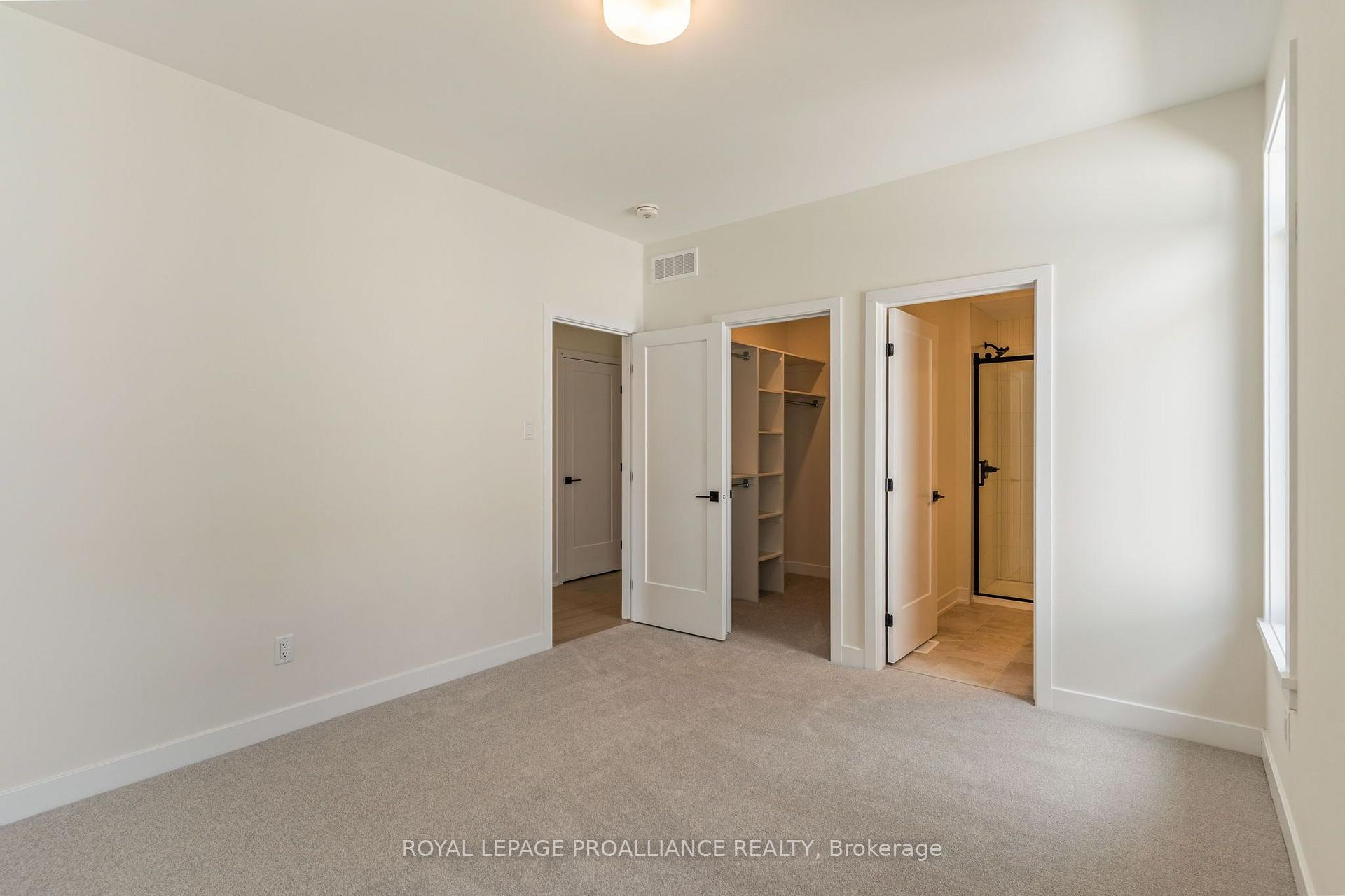 Photo 13 of 1043 Moore Street, Brockville, Brockville — HOMEH
