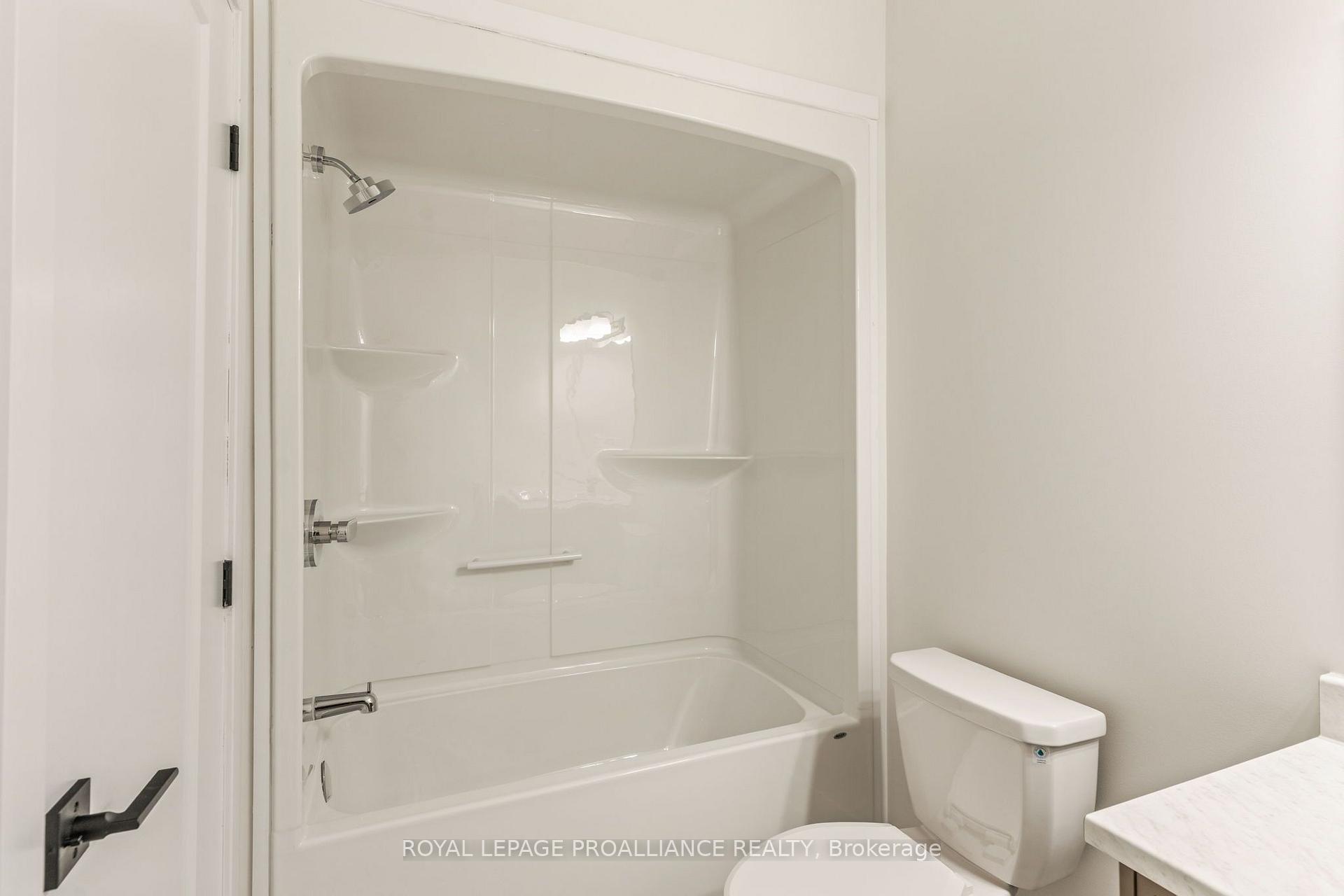 Photo 19 of 1043 Moore Street, Brockville, Brockville — HOMEH