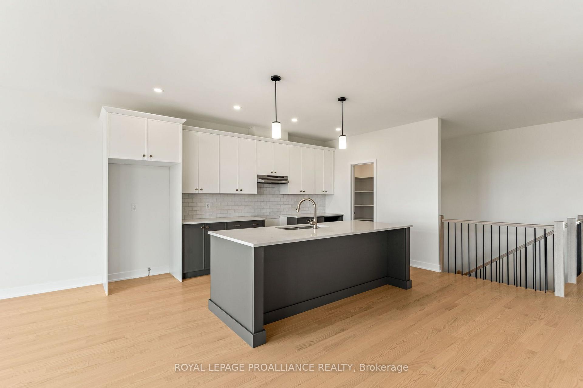 Photo 23 of 1043 Moore Street, Brockville, Brockville — HOMEH