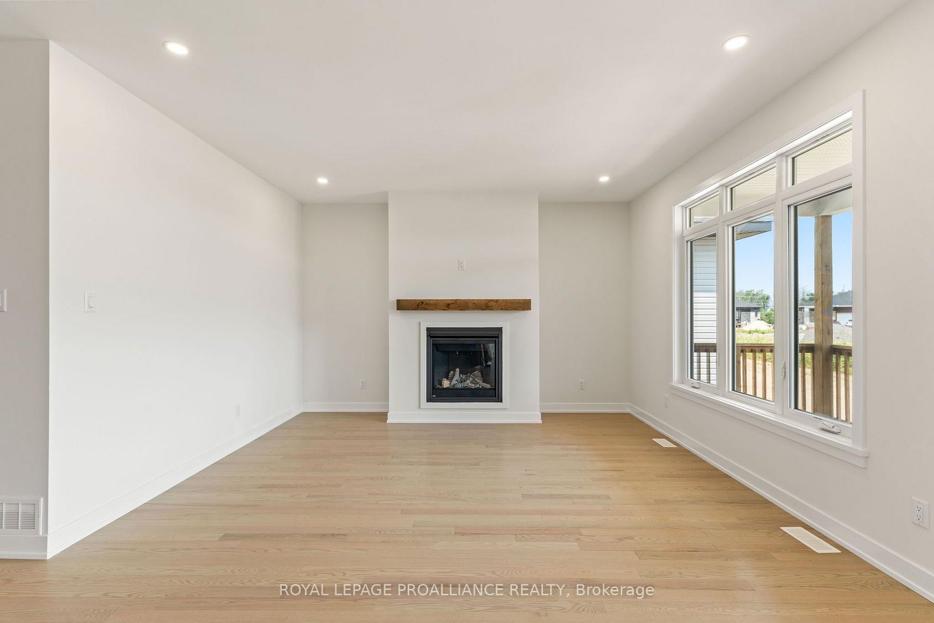 Photo 37 of 1043 Moore Street, Brockville, Brockville — HOMEH