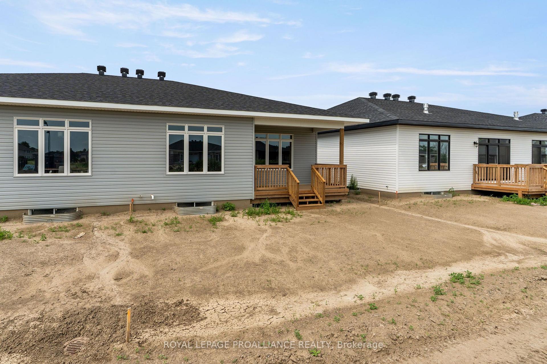 Photo 42 of 1043 Moore Street, Brockville, Brockville — HOMEH