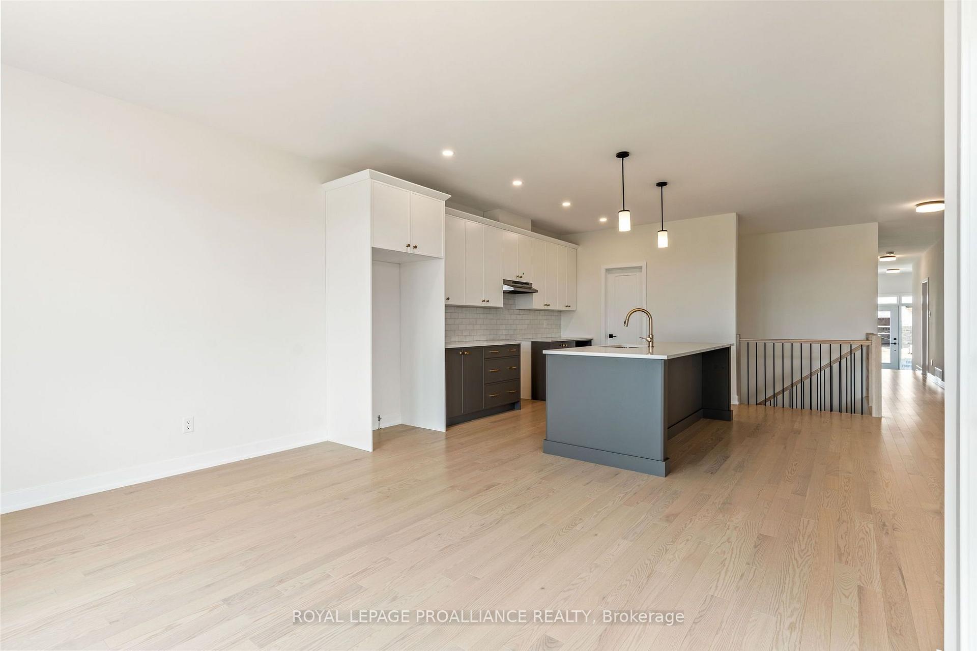 Photo 44 of 1043 Moore Street, Brockville, Brockville — HOMEH
