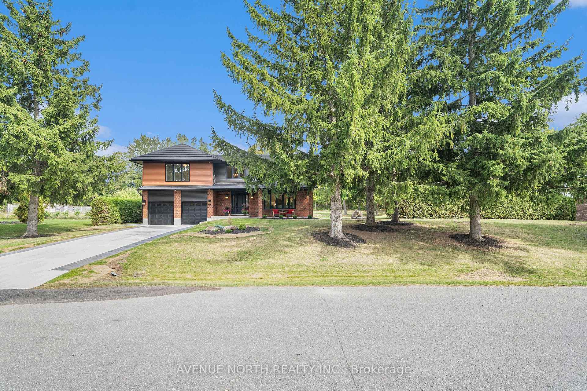 Photo 3 of 19 newland Drive E, Ottawa, Barrhaven - Hearts Desire — HOMEH