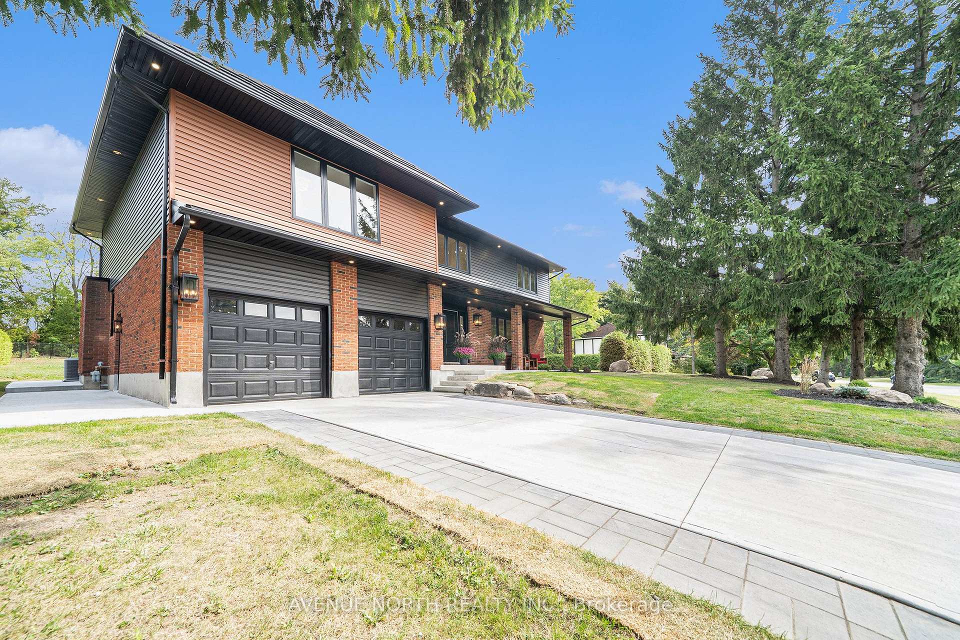 Photo 4 of 19 newland Drive E, Ottawa, Barrhaven - Hearts Desire — HOMEH