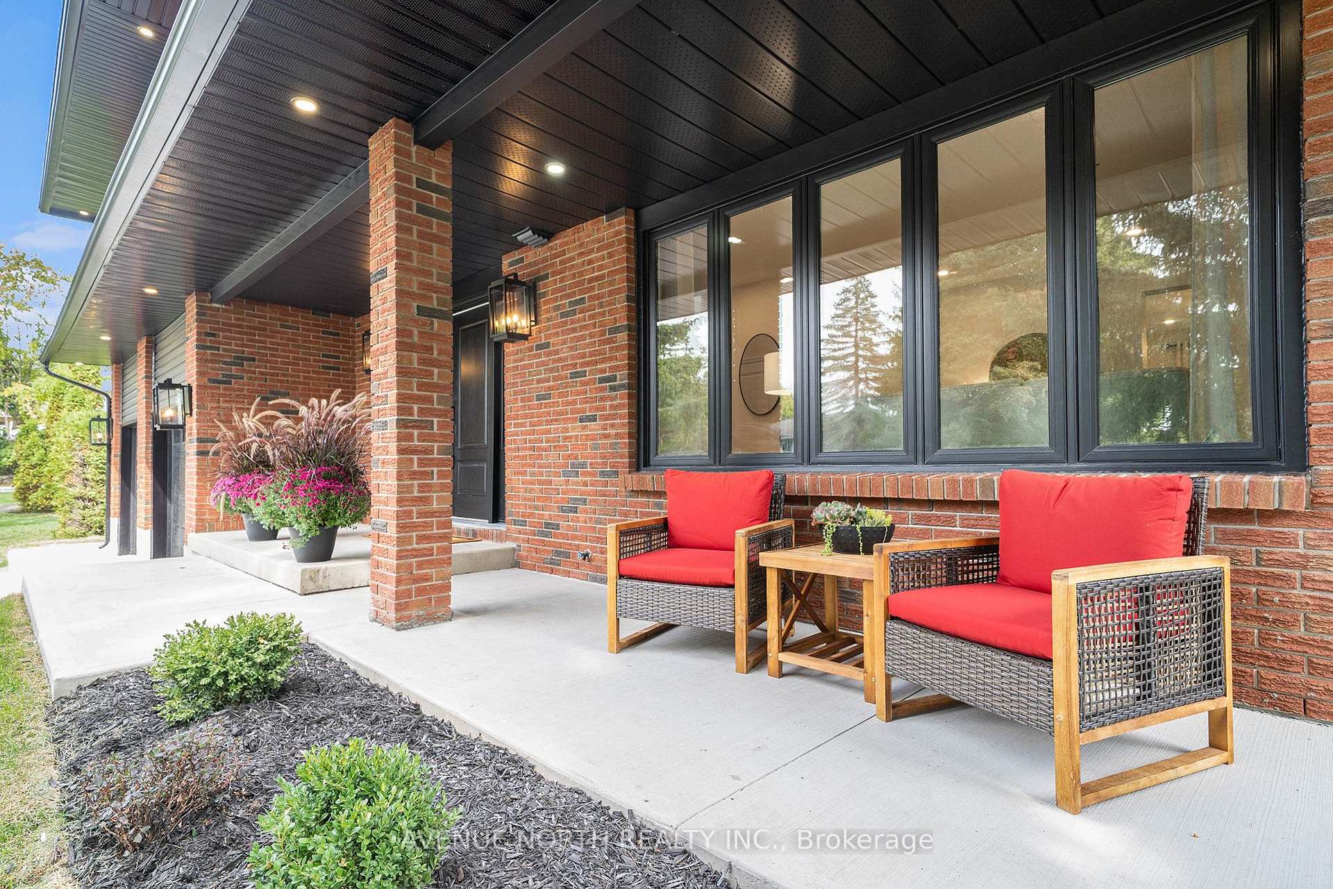 Photo 7 of 19 newland Drive E, Ottawa, Barrhaven - Hearts Desire — HOMEH
