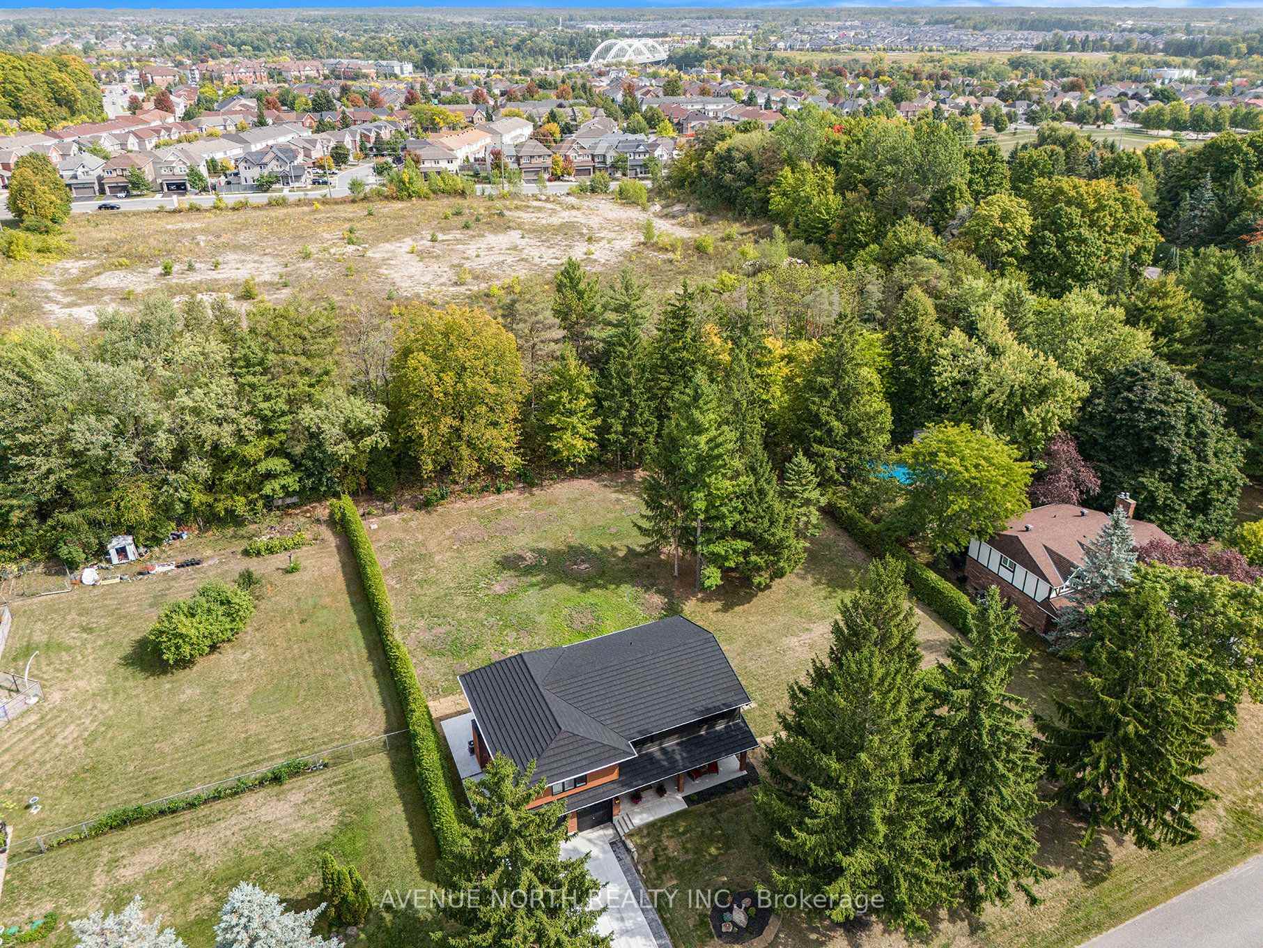 Photo 11 of 19 newland Drive E, Ottawa, Barrhaven - Hearts Desire — HOMEH