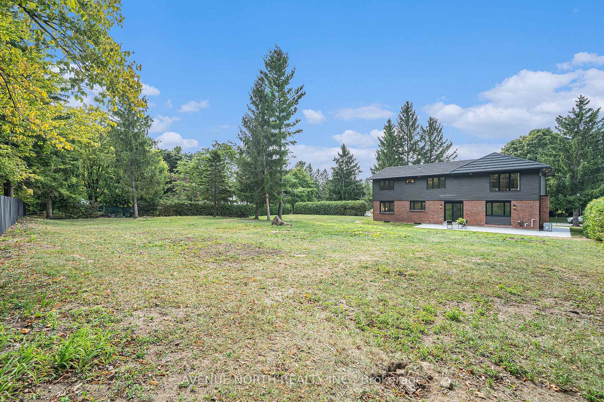 Photo 12 of 19 newland Drive E, Ottawa, Barrhaven - Hearts Desire — HOMEH
