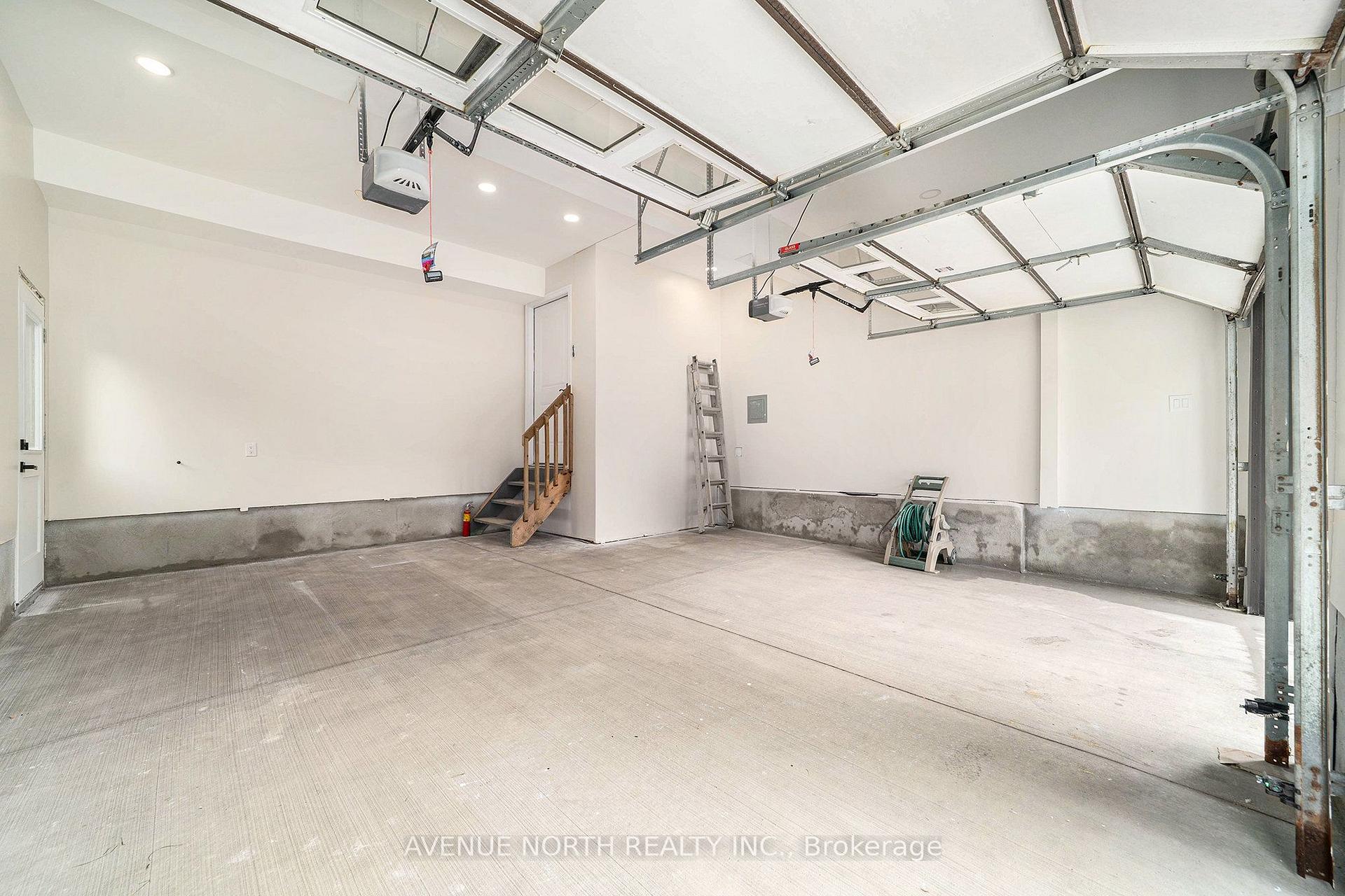 Photo 37 of 19 newland Drive E, Ottawa, Barrhaven - Hearts Desire — HOMEH
