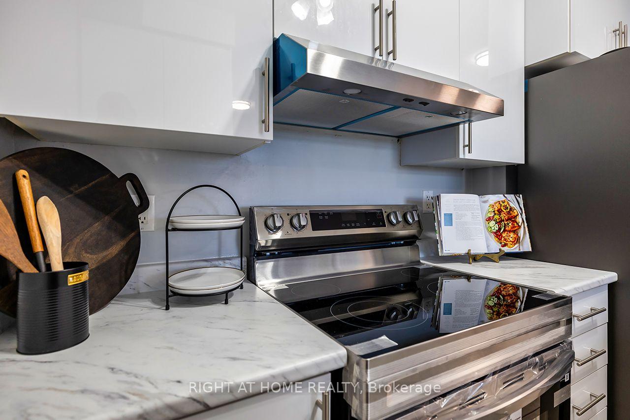 Photo 11 of Unit PH11, 3650 Kingston Road, Scarborough, Scarborough Village — HOMEH
