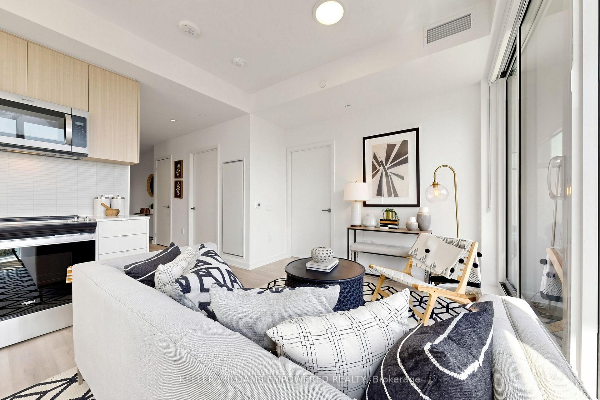 Photo 8 of Unit 803, 4365 Bloor Street W, Etobicoke, Markland Wood — HOMEH