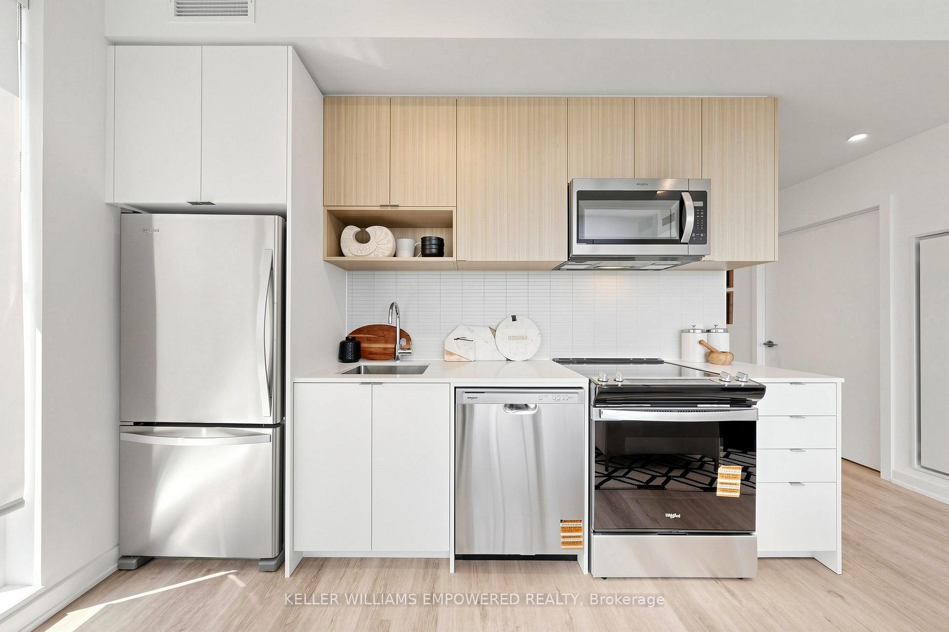 Photo 9 of Unit 803, 4365 Bloor Street W, Etobicoke, Markland Wood — HOMEH