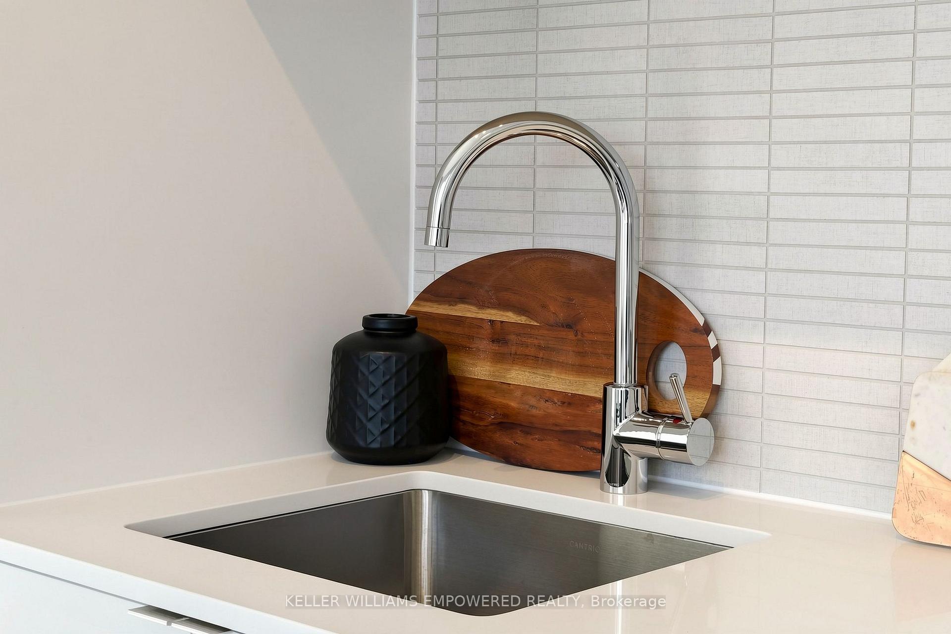 Photo 10 of Unit 803, 4365 Bloor Street W, Etobicoke, Markland Wood — HOMEH
