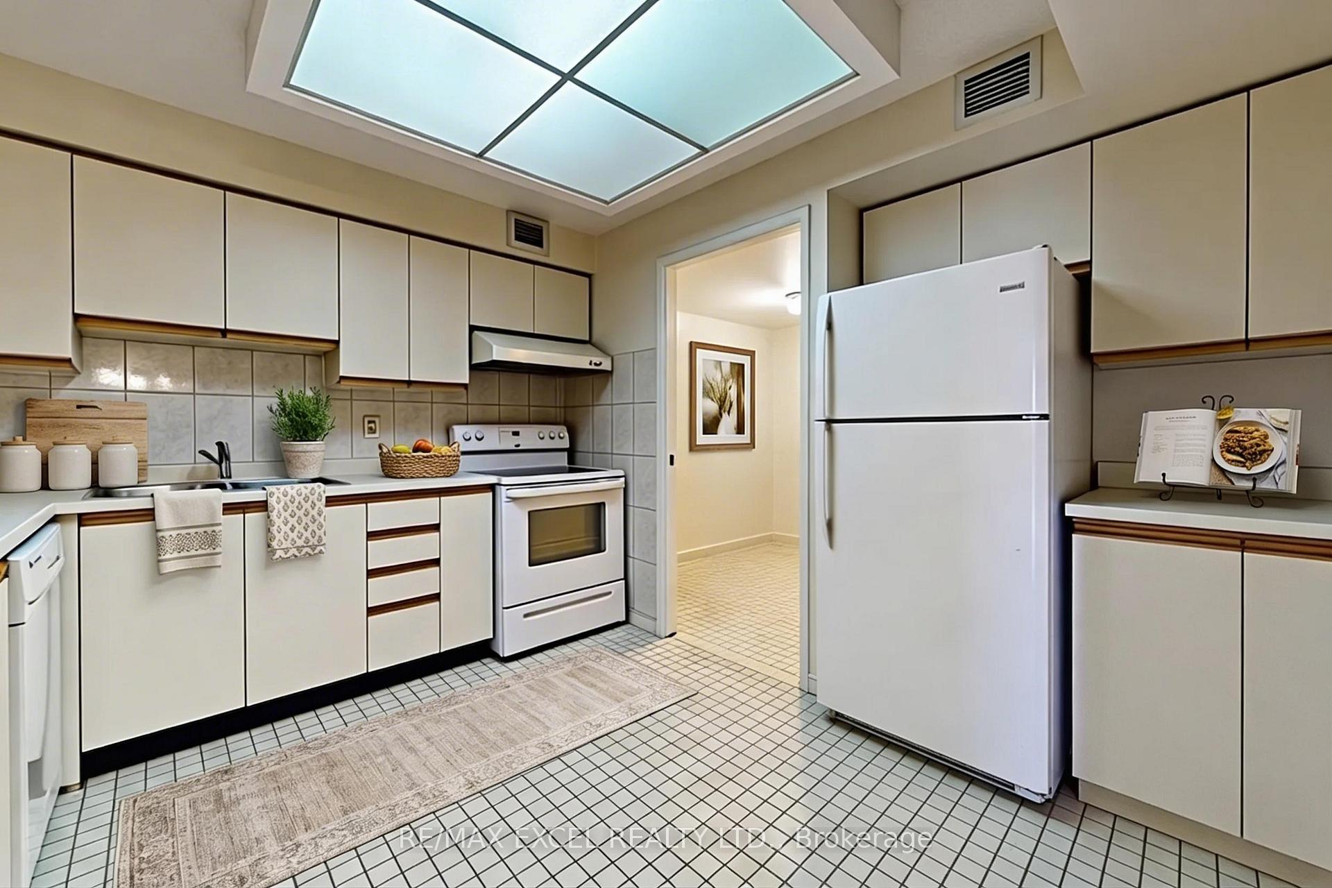 Photo 8 of Unit 406, 188 Spadina Avenue, Toronto, Kensington-Chinatown — HOMEH