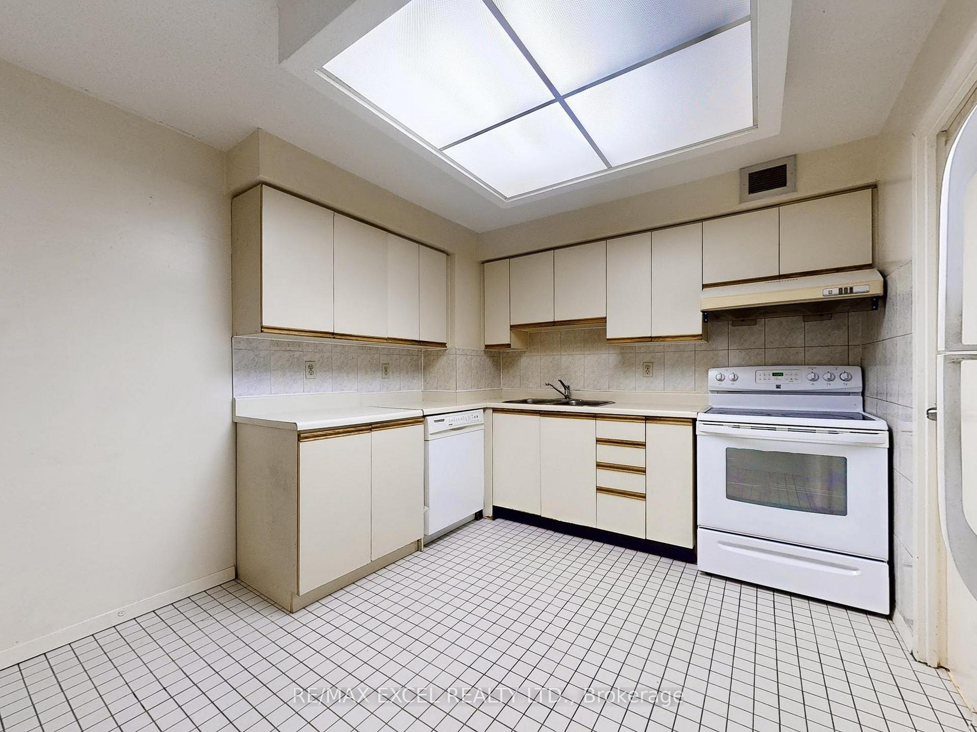 Photo 9 of Unit 406, 188 Spadina Avenue, Toronto, Kensington-Chinatown — HOMEH