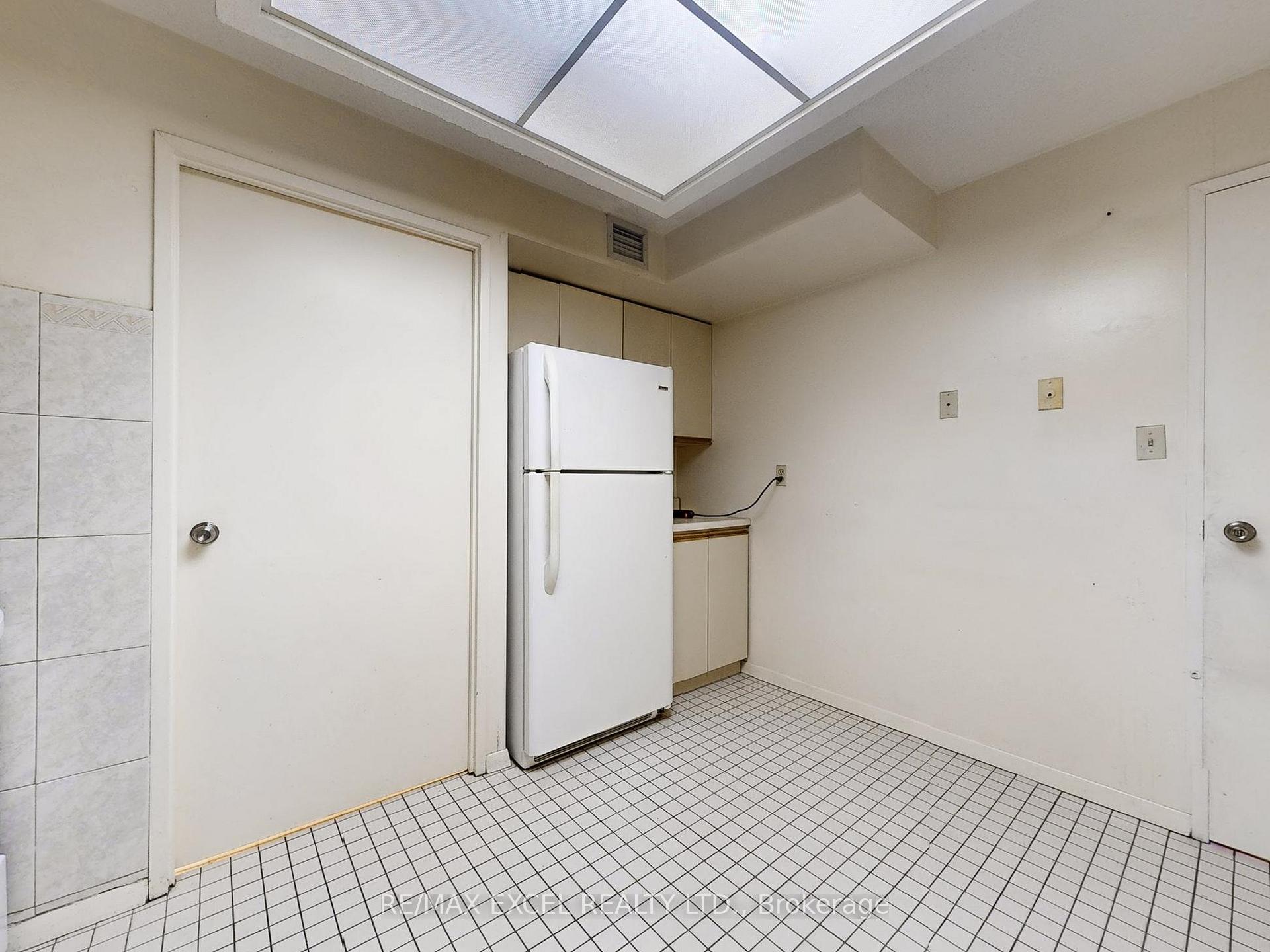 Photo 10 of Unit 406, 188 Spadina Avenue, Toronto, Kensington-Chinatown — HOMEH