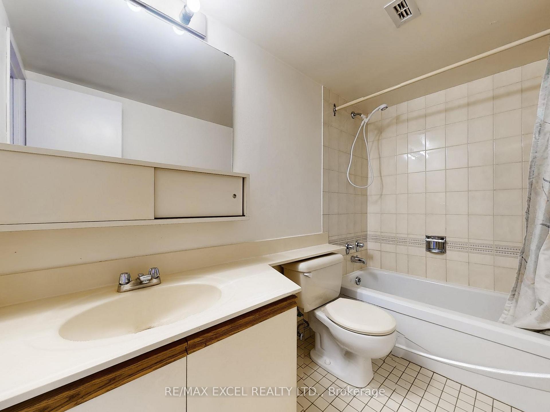 Photo 14 of Unit 406, 188 Spadina Avenue, Toronto, Kensington-Chinatown — HOMEH