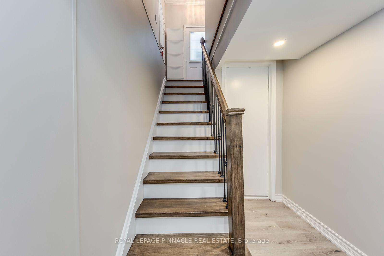 Photo 4 of Unit Lower, 1292 Willowbank Trail, Mississauga, Rathwood — HOMEH