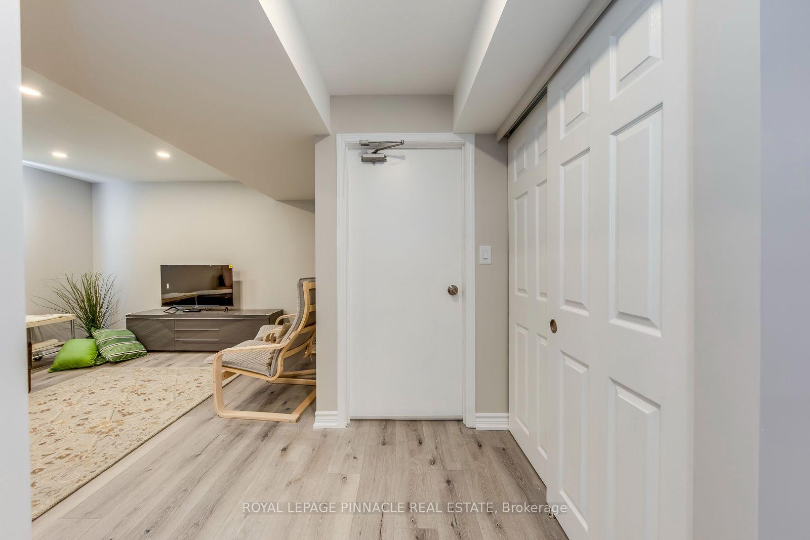 Photo 5 of Unit Lower, 1292 Willowbank Trail, Mississauga, Rathwood — HOMEH