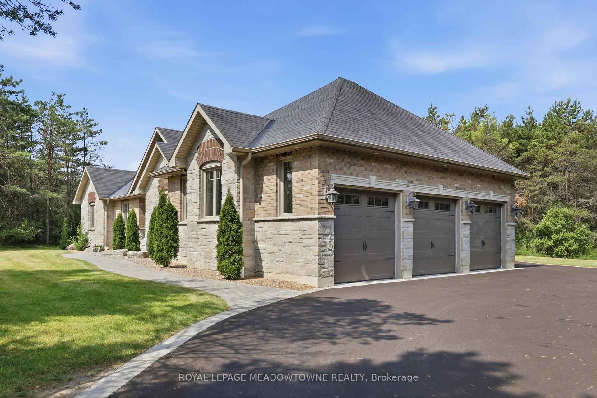 Photo 2 of 20 Buckstown Trail, Caledon, Palgrave — HOMEH