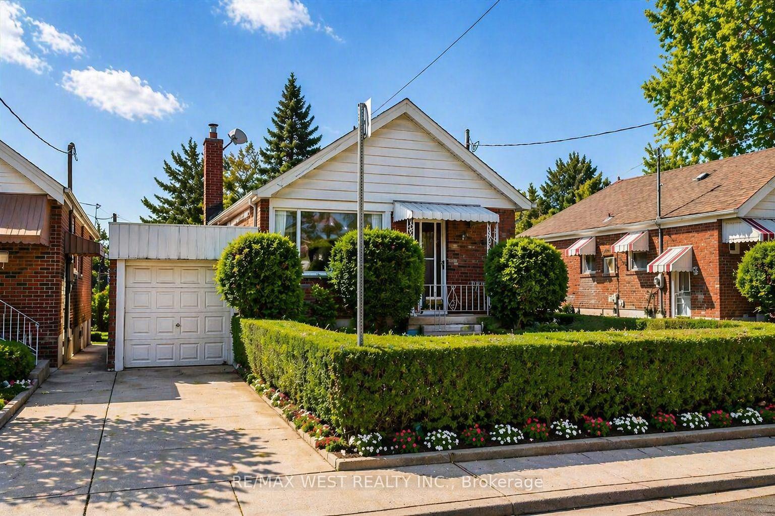 Photo 2 of 5 Dieppe Road S, Toronto, Danforth Village-East York — HOMEH