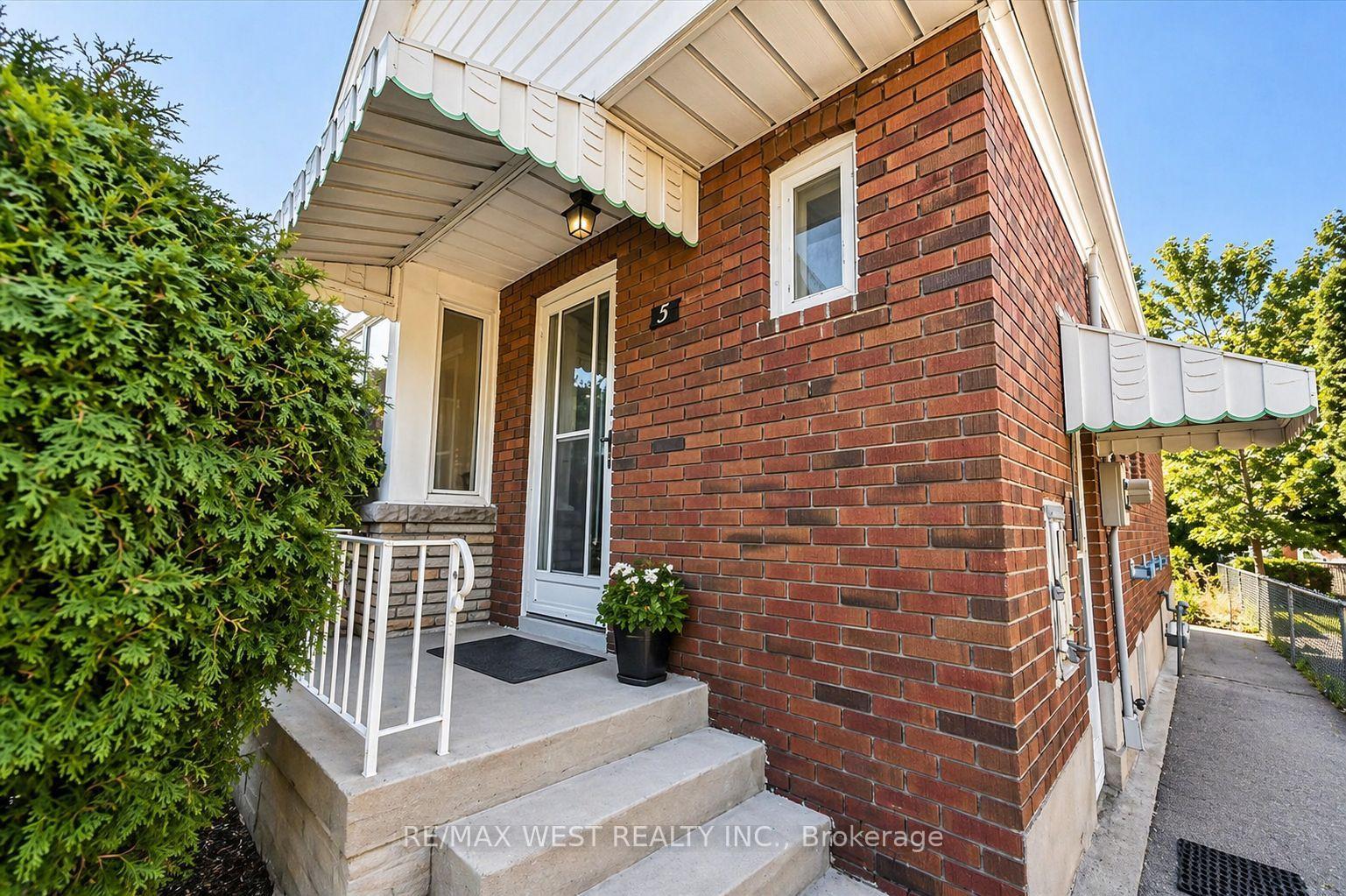 Photo 5 of 5 Dieppe Road S, Toronto, Danforth Village-East York — HOMEH