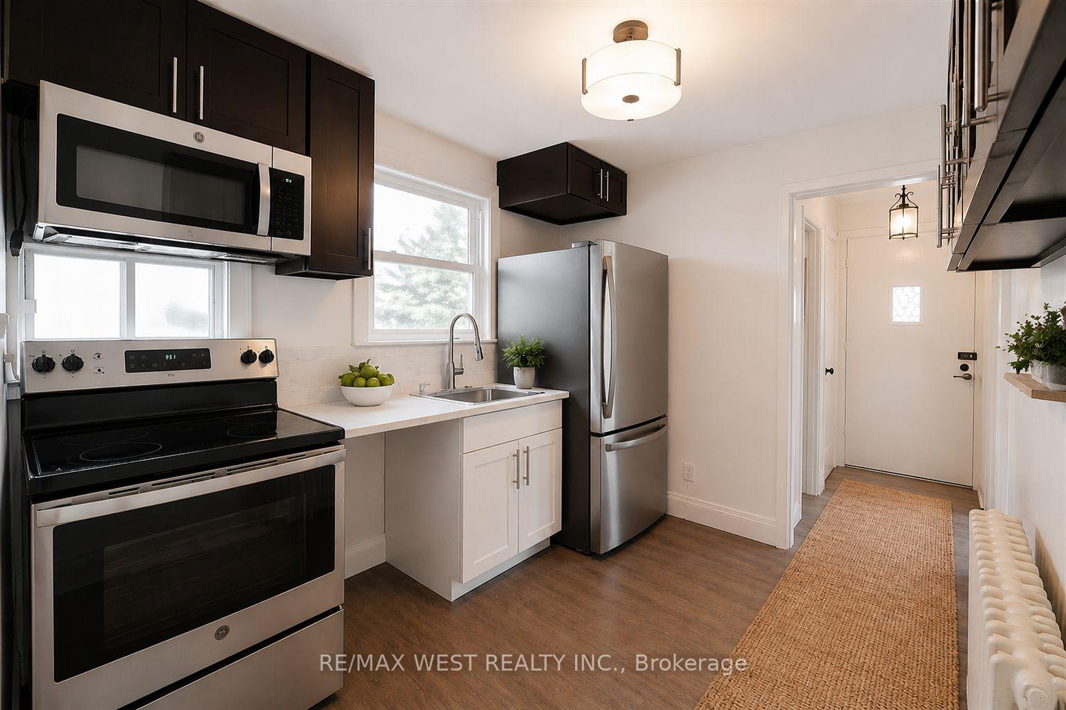 Photo 10 of 5 Dieppe Road S, Toronto, Danforth Village-East York — HOMEH