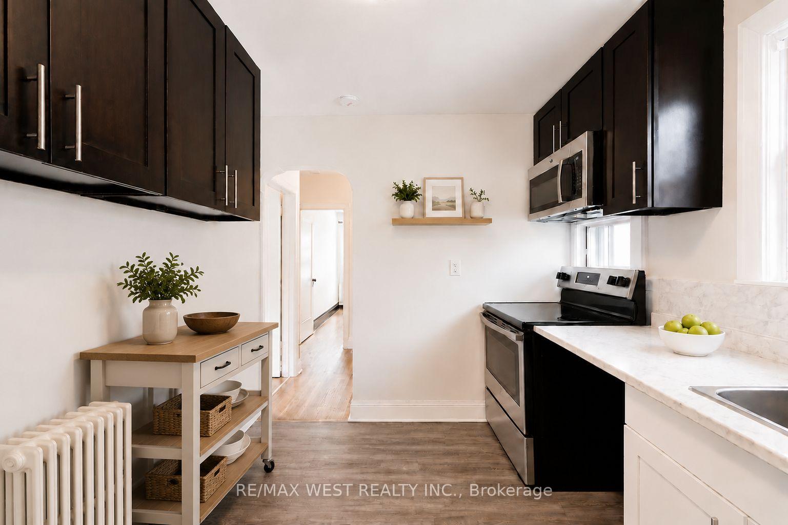 Photo 11 of 5 Dieppe Road S, Toronto, Danforth Village-East York — HOMEH