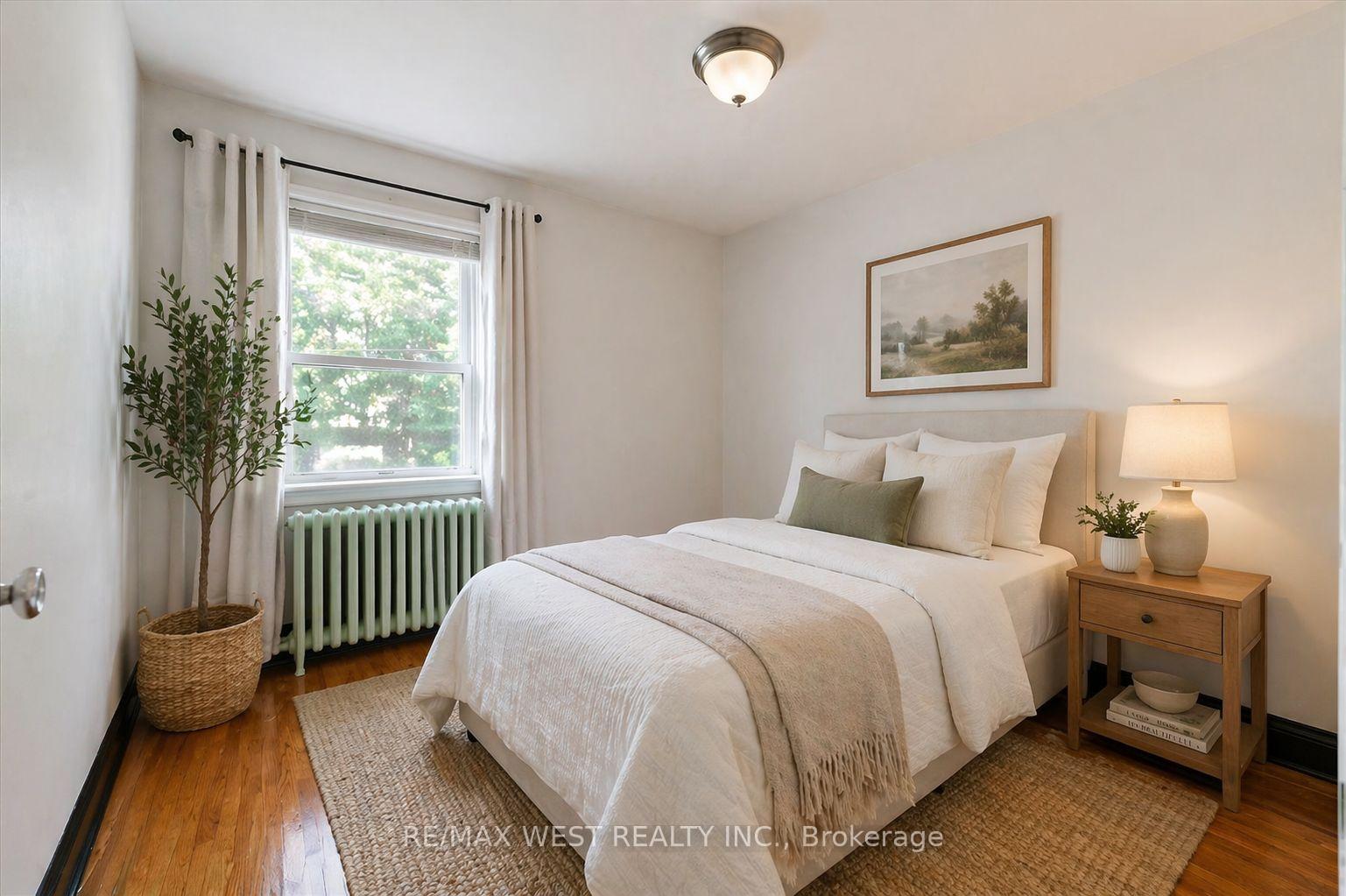 Photo 15 of 5 Dieppe Road S, Toronto, Danforth Village-East York — HOMEH