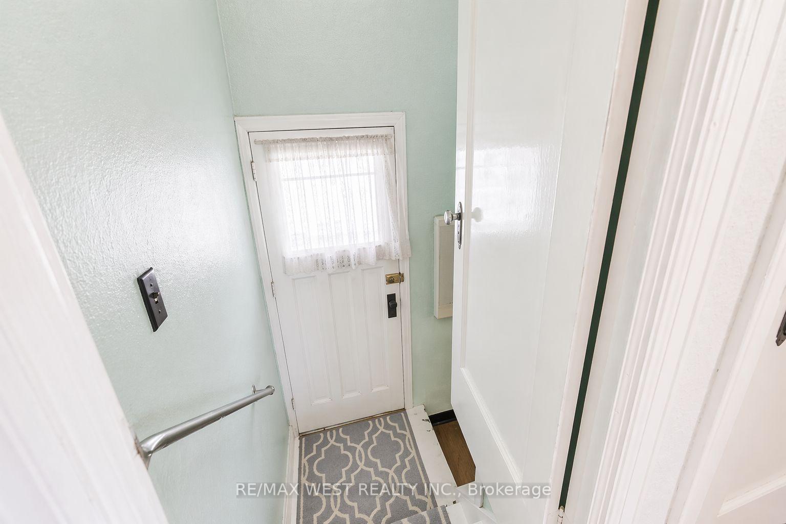 Photo 16 of 5 Dieppe Road S, Toronto, Danforth Village-East York — HOMEH