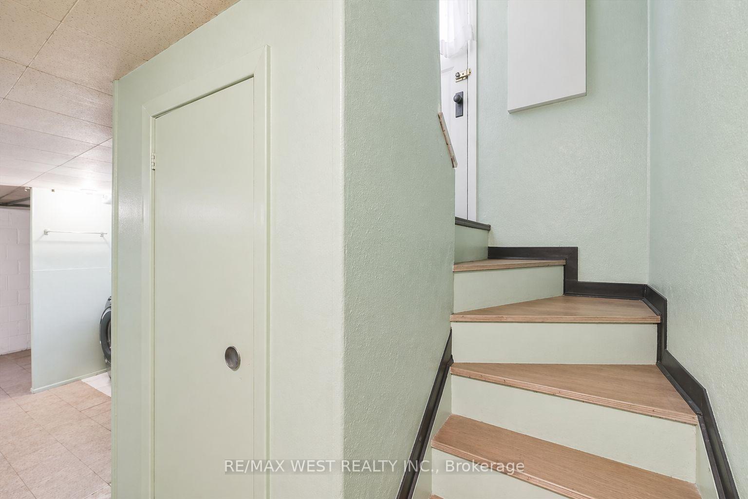 Photo 17 of 5 Dieppe Road S, Toronto, Danforth Village-East York — HOMEH