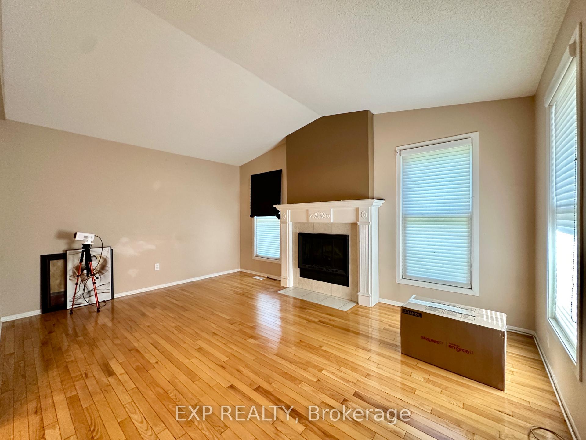 Photo 2 of 35 Barra Avenue, Ottawa, Kanata - Glencairn/Hazeldean — HOMEH