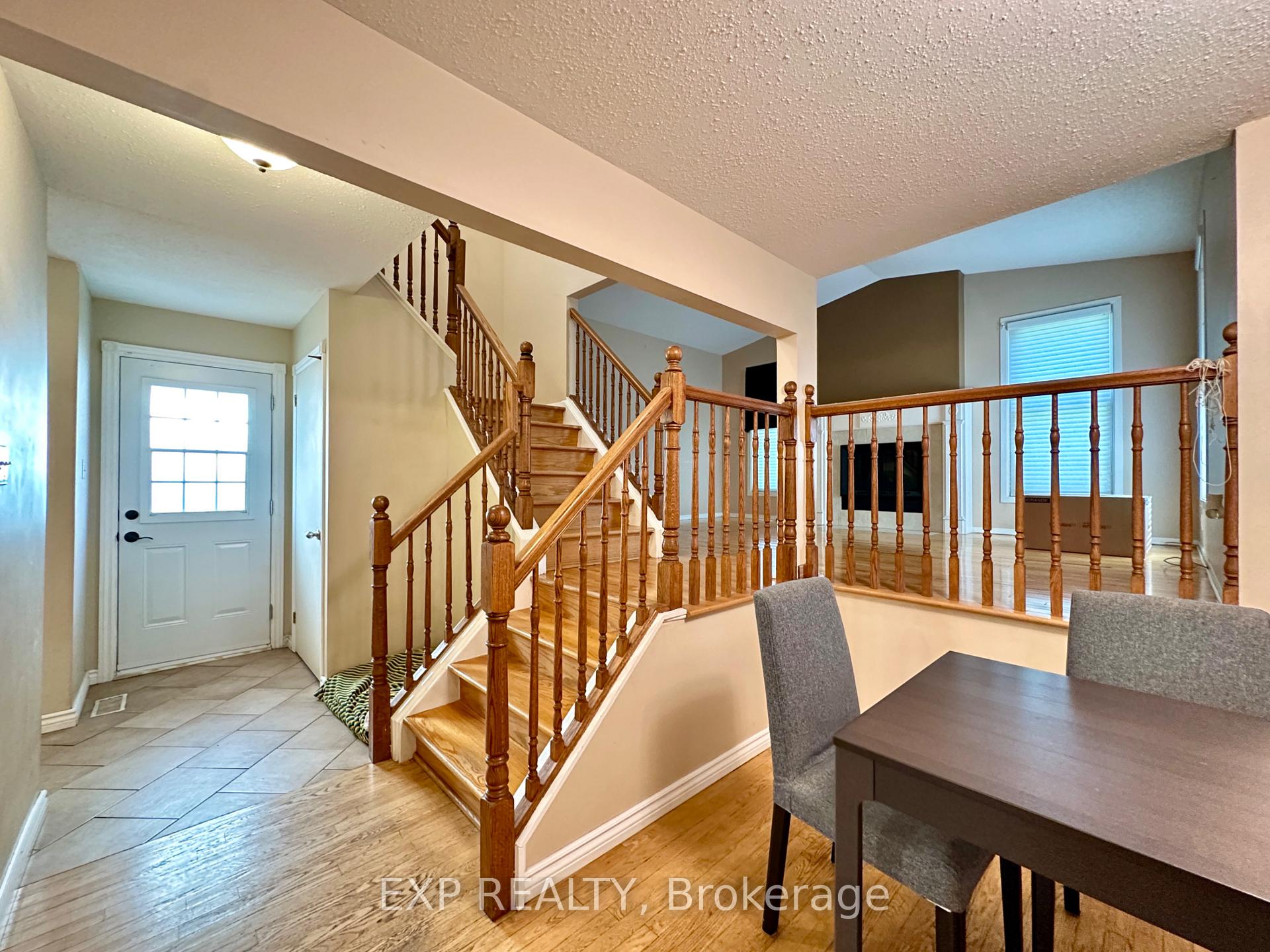 Photo 4 of 35 Barra Avenue, Ottawa, Kanata - Glencairn/Hazeldean — HOMEH