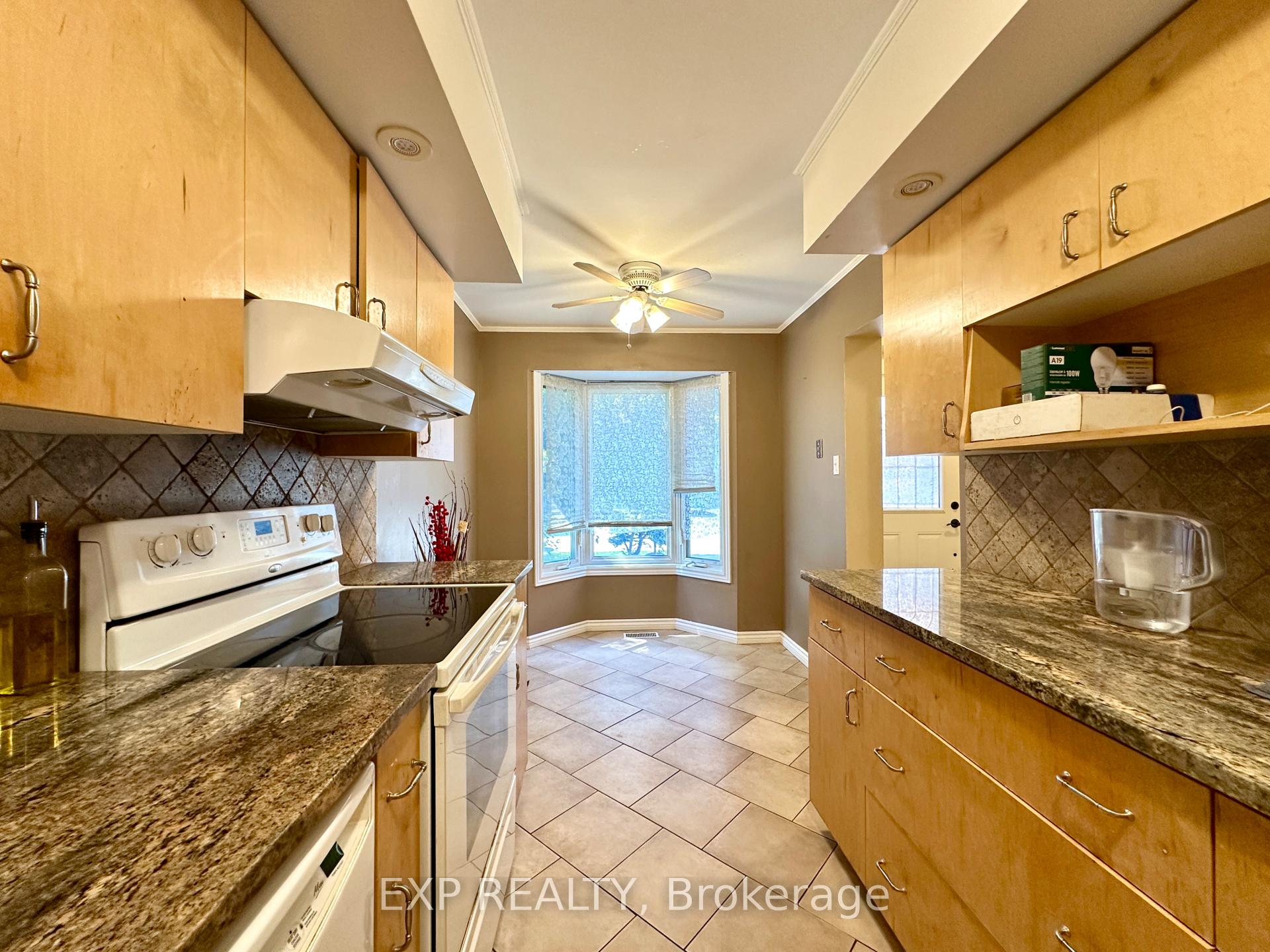 Photo 10 of 35 Barra Avenue, Ottawa, Kanata - Glencairn/Hazeldean — HOMEH
