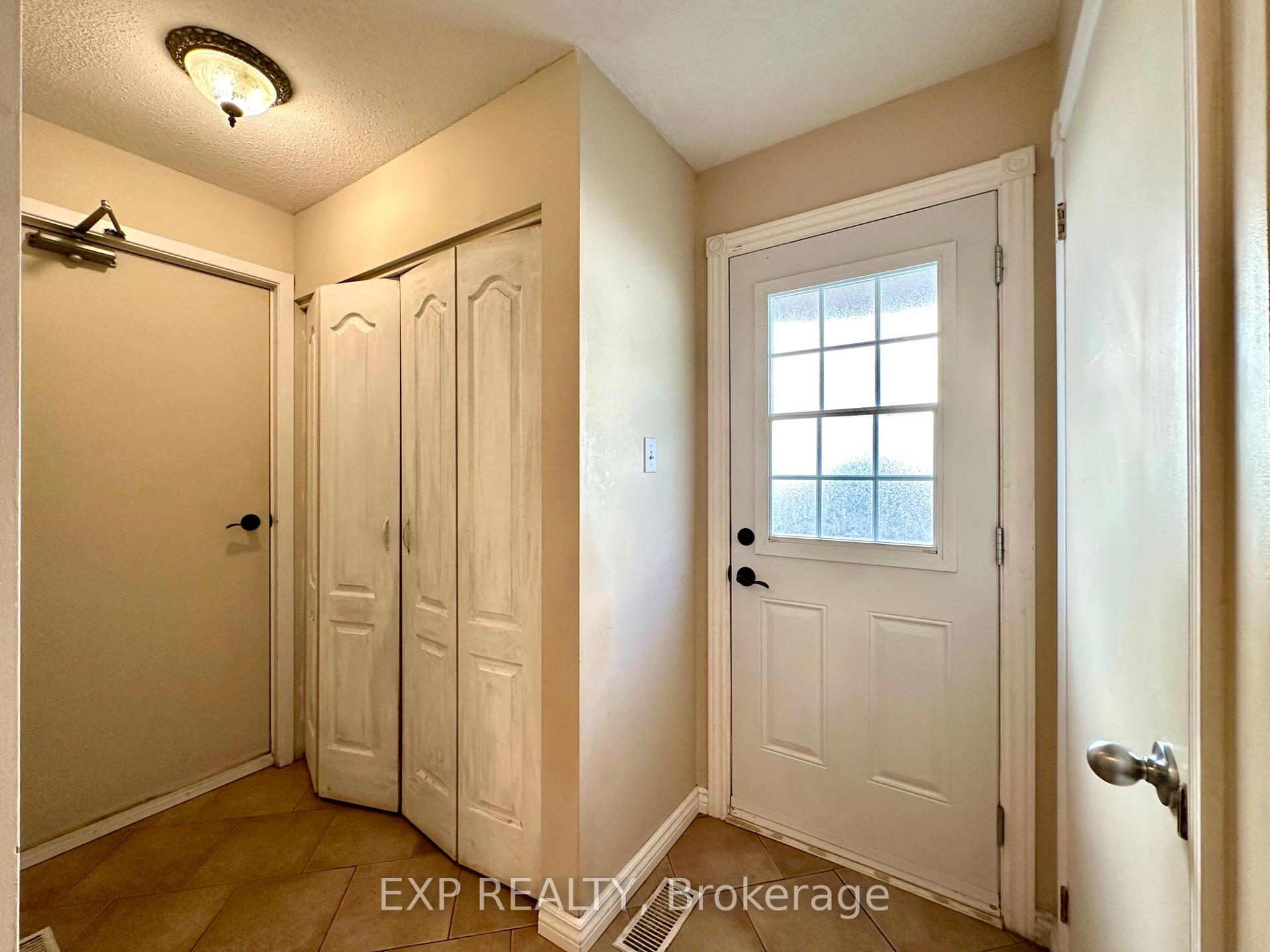 Photo 13 of 35 Barra Avenue, Ottawa, Kanata - Glencairn/Hazeldean — HOMEH