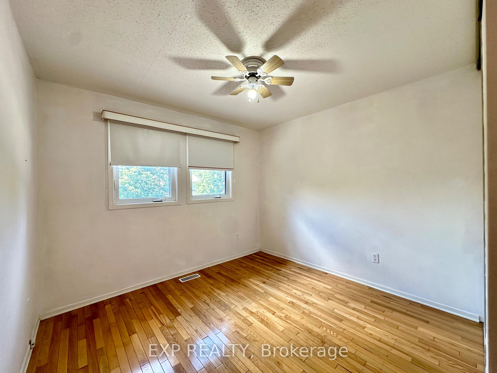 Photo 17 of 35 Barra Avenue, Ottawa, Kanata - Glencairn/Hazeldean — HOMEH