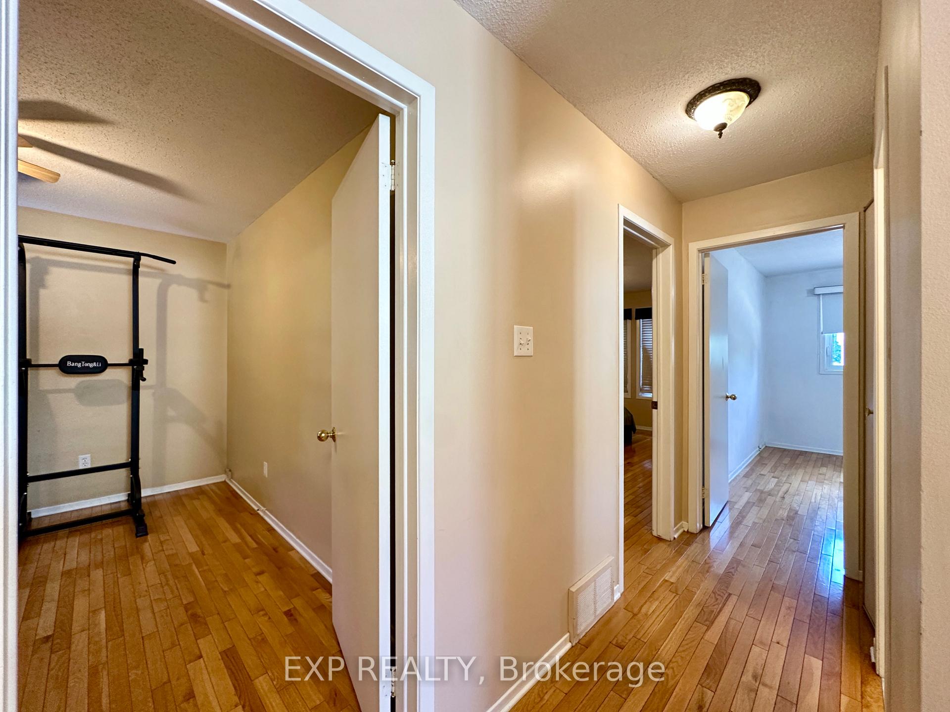 Photo 22 of 35 Barra Avenue, Ottawa, Kanata - Glencairn/Hazeldean — HOMEH
