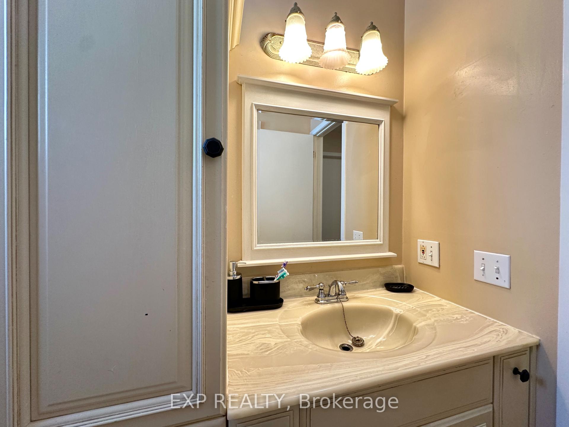 Photo 23 of 35 Barra Avenue, Ottawa, Kanata - Glencairn/Hazeldean — HOMEH