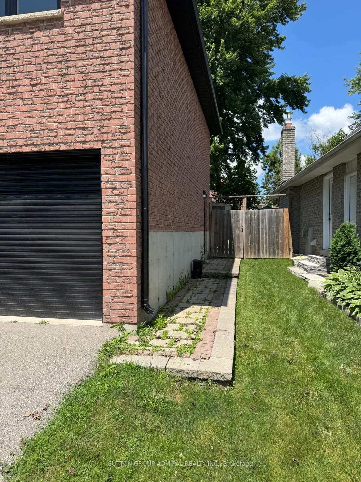Photo 3 of Unit (Basement), 39 Crown Crescent, Bradford West Gwillimbury, Bradford — HOMEH