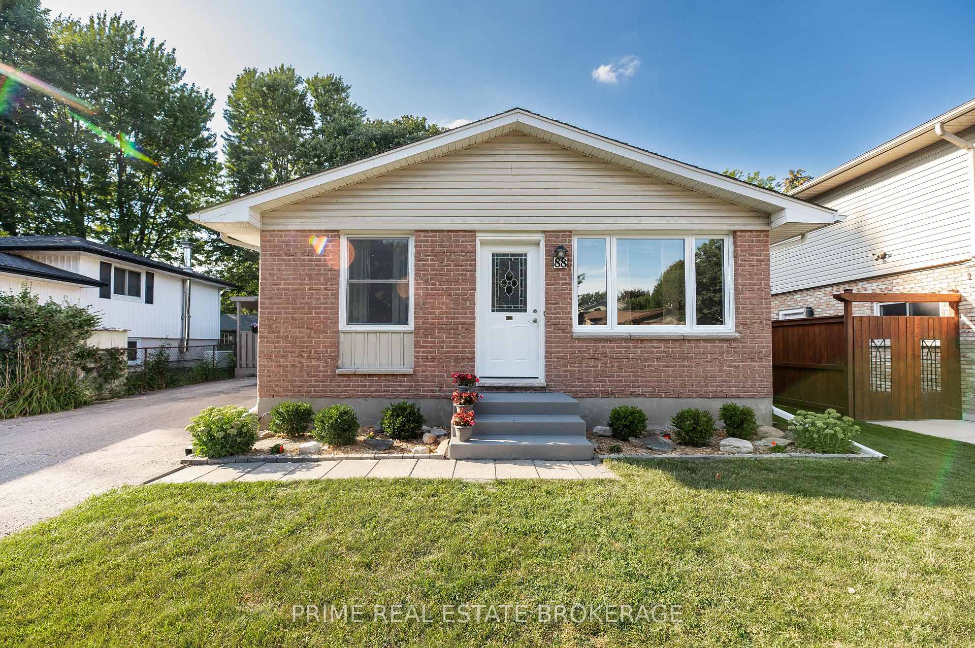 Photo 1 of 88 Hawthorne Road, London, North P — HOMEH