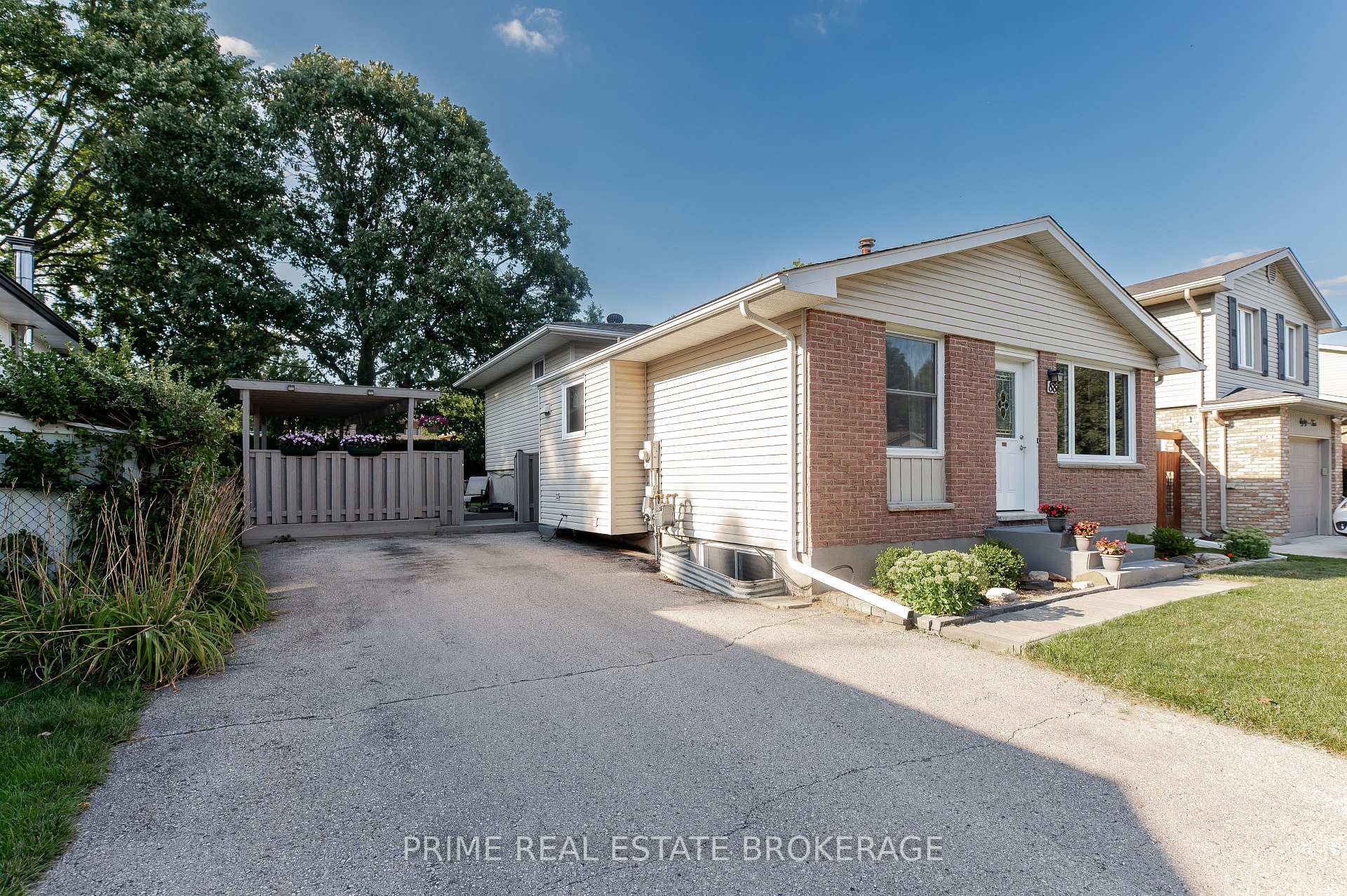 Photo 2 of 88 Hawthorne Road, London, North P — HOMEH