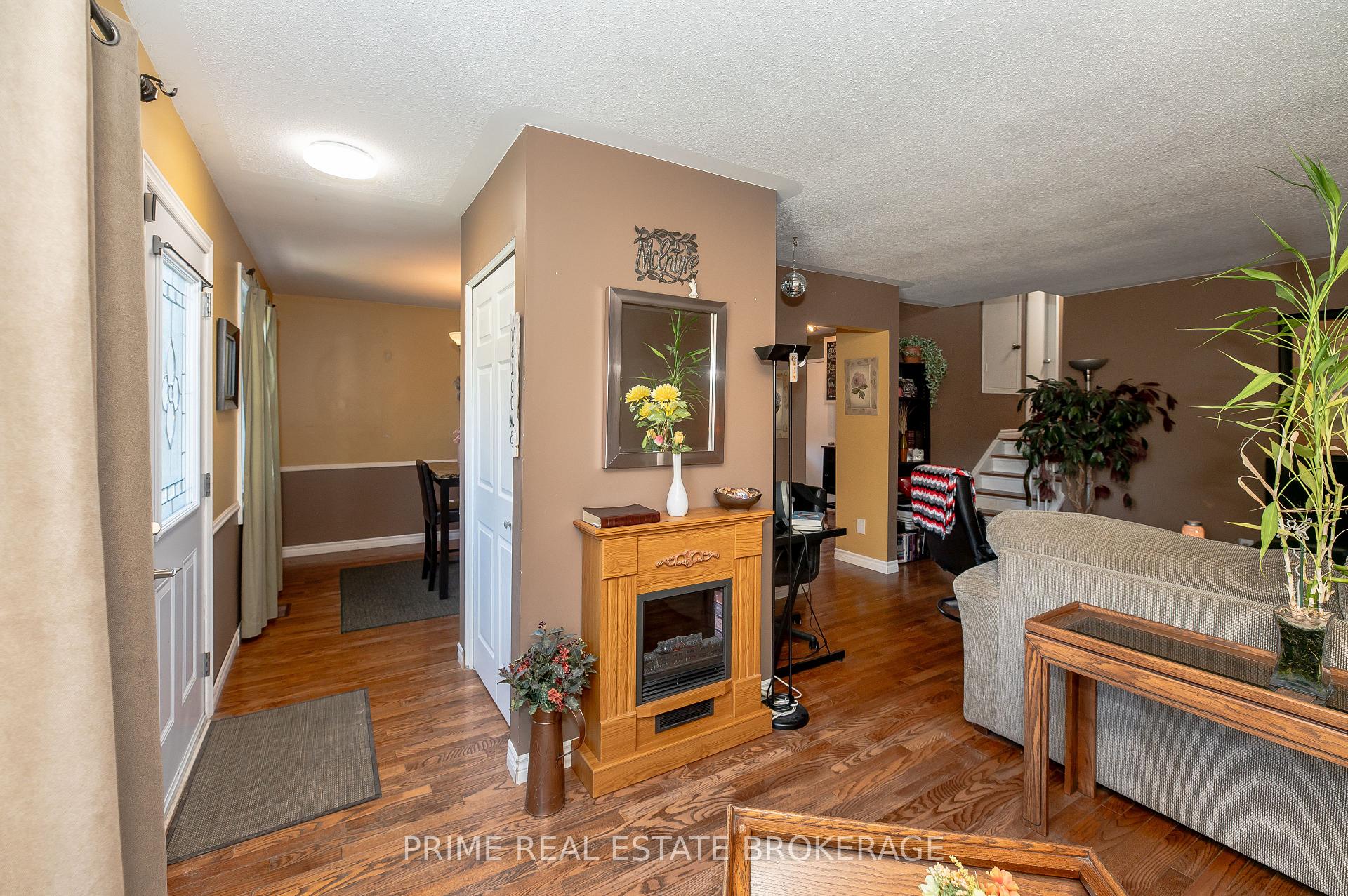 Photo 4 of 88 Hawthorne Road, London, North P — HOMEH