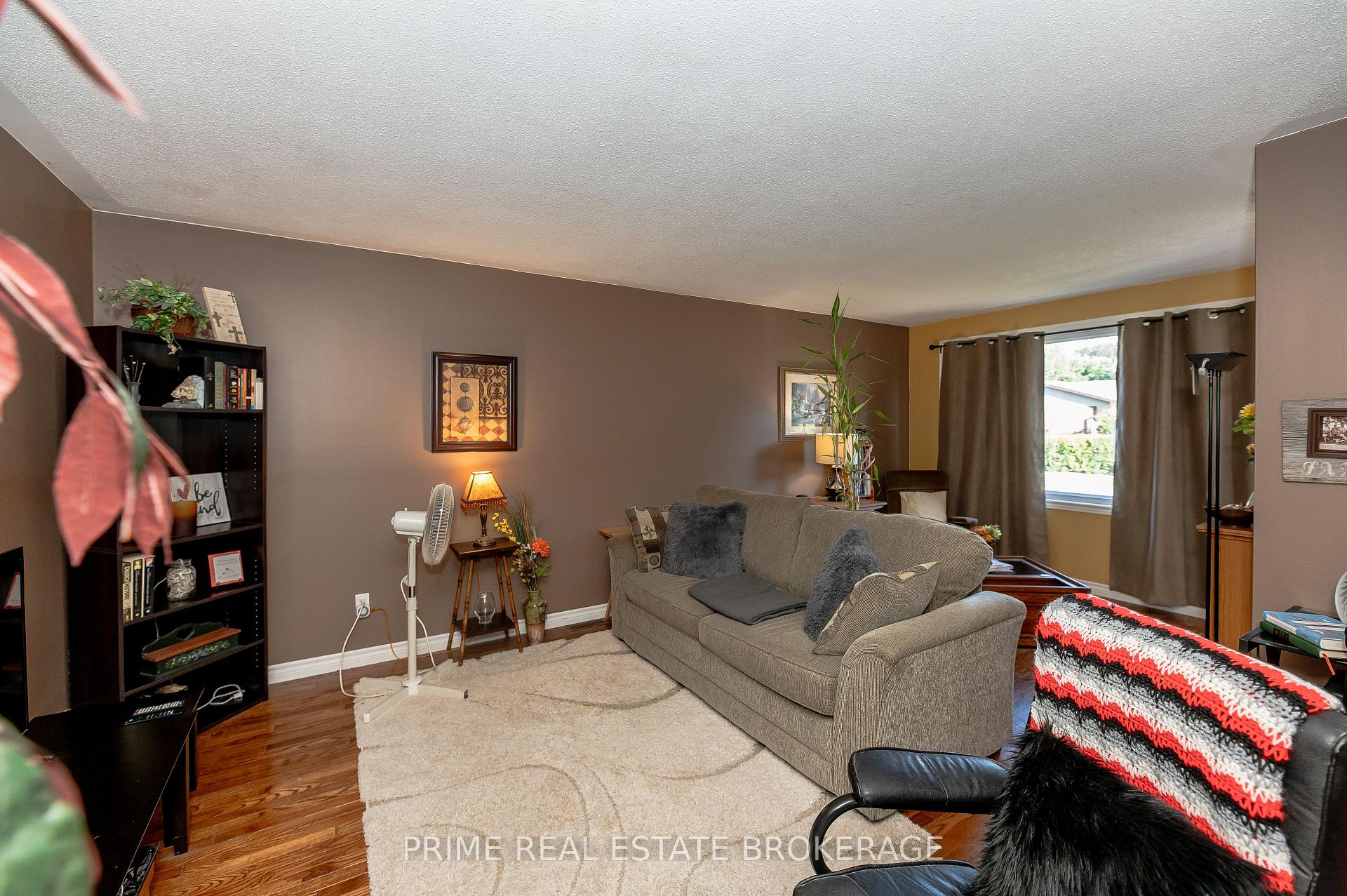 Photo 5 of 88 Hawthorne Road, London, North P — HOMEH