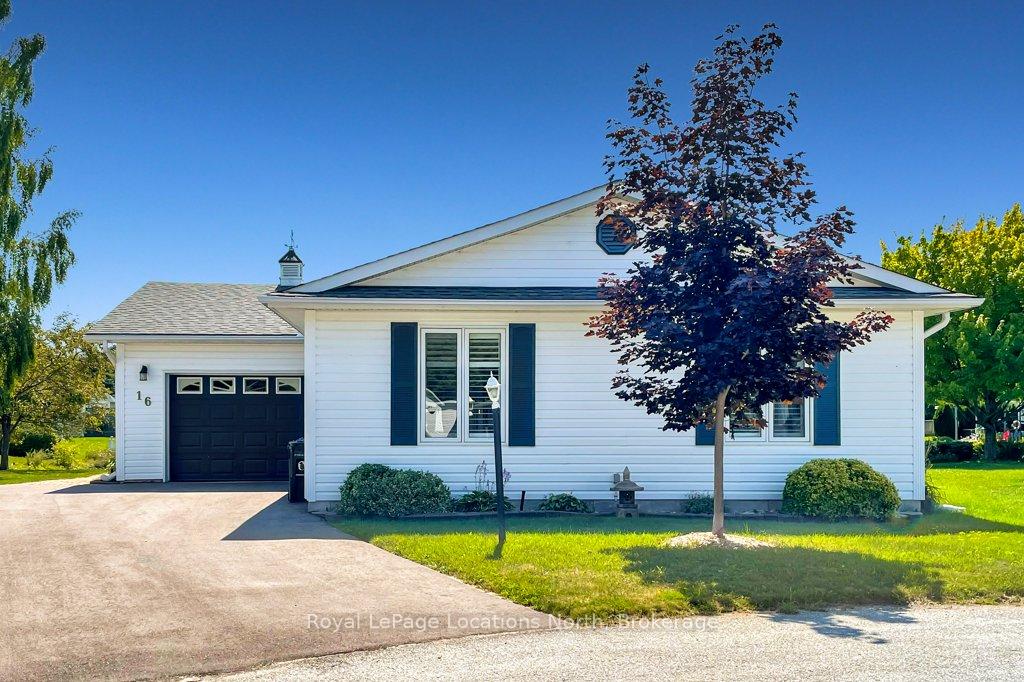 Photo 2 of 16 Atlantic Avenue, Wasaga Beach — HOMEH